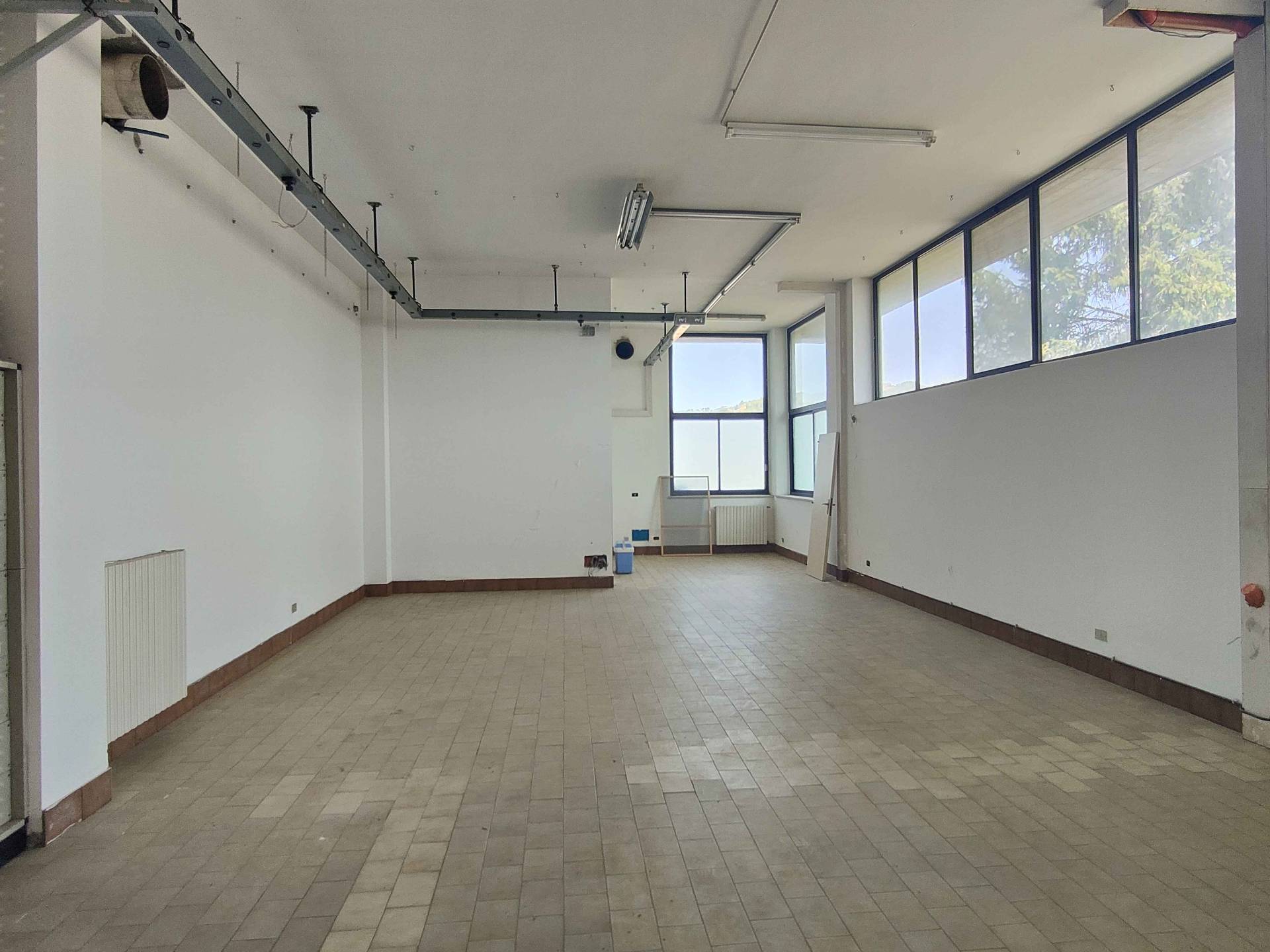 Locale artigianale/laboratorio in vendita a Acquaviva Picena