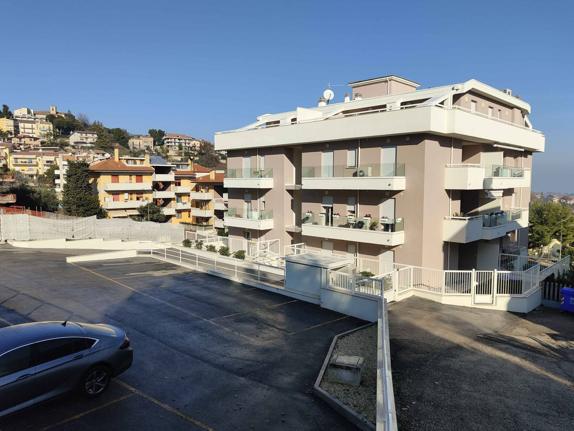 Appartamento in vendita a Acquaviva Picena, Centrale