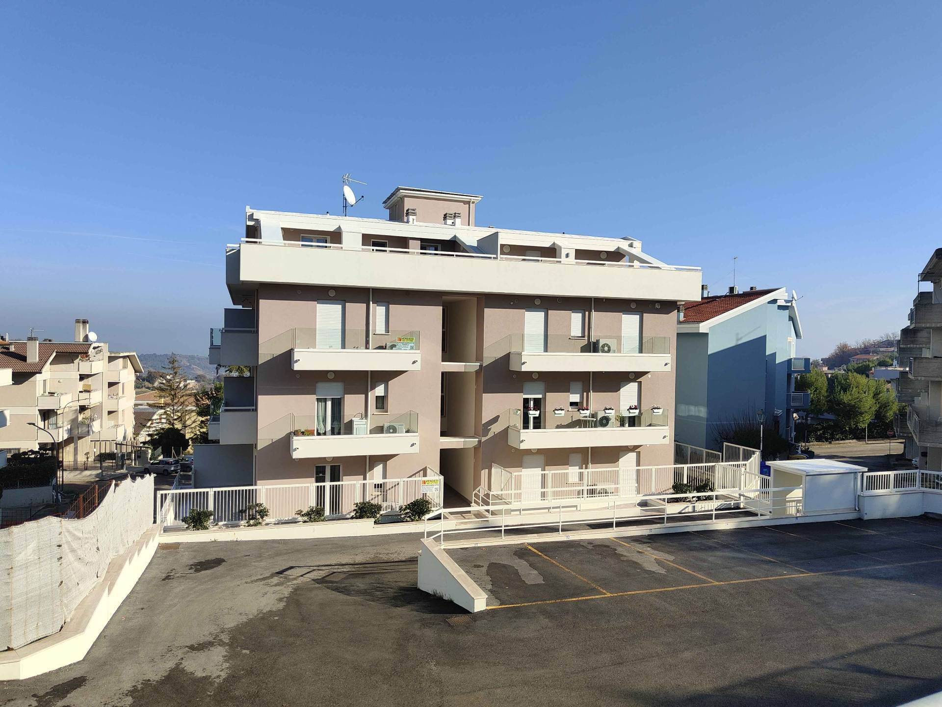 Appartamento in vendita a Acquaviva Picena, Centrale