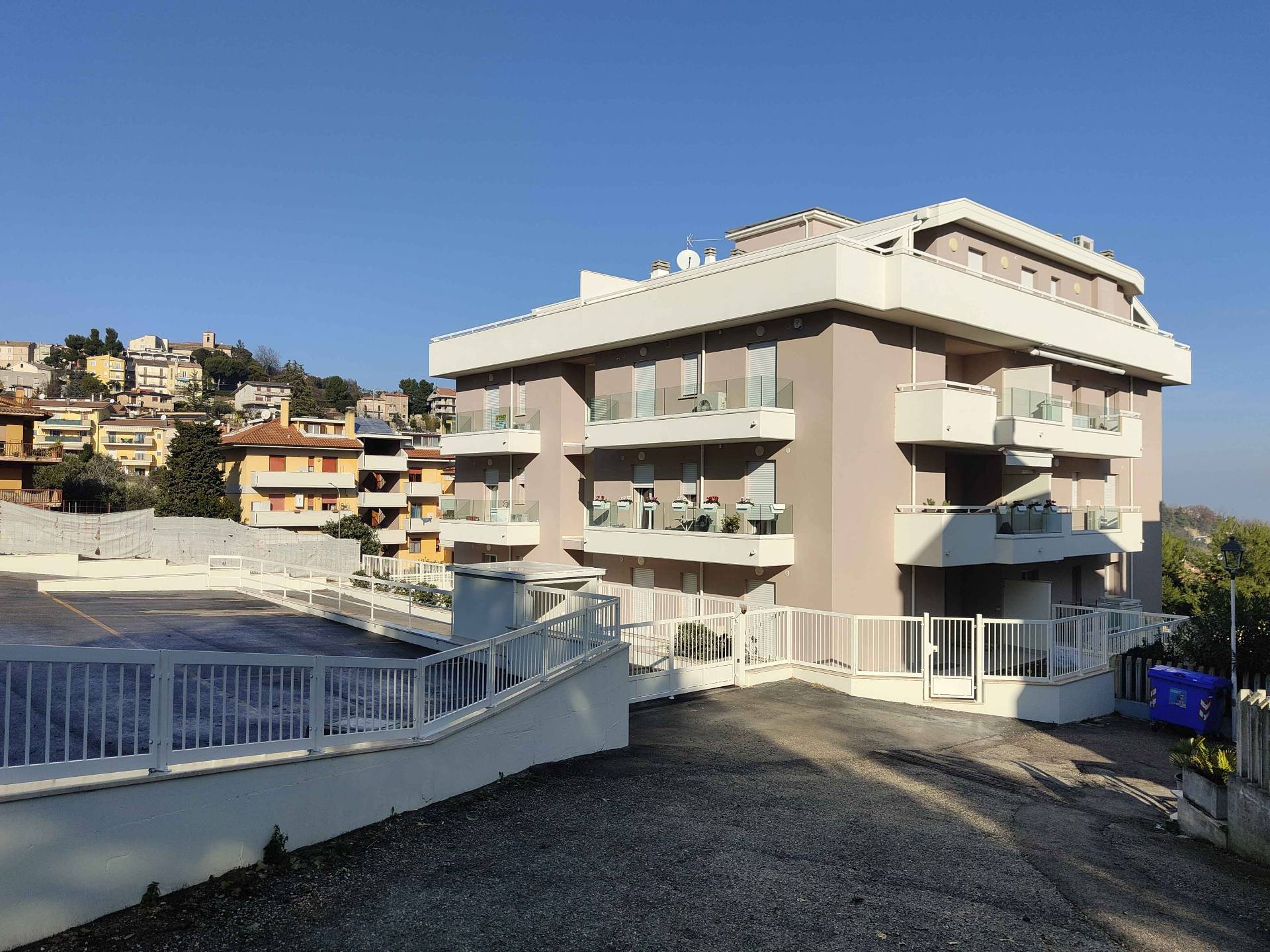 Appartamento in vendita a Acquaviva Picena, Centrale