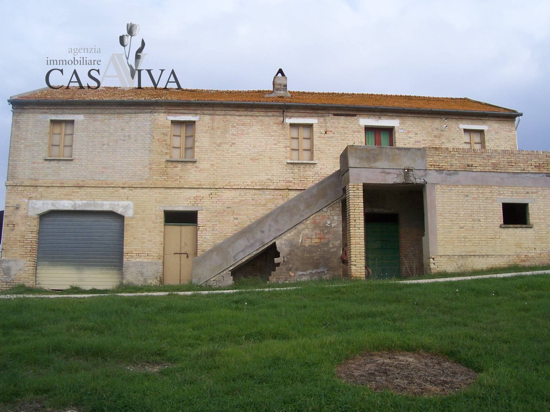 Rustico/Casale in vendita a Acquaviva Picena, Panoramica