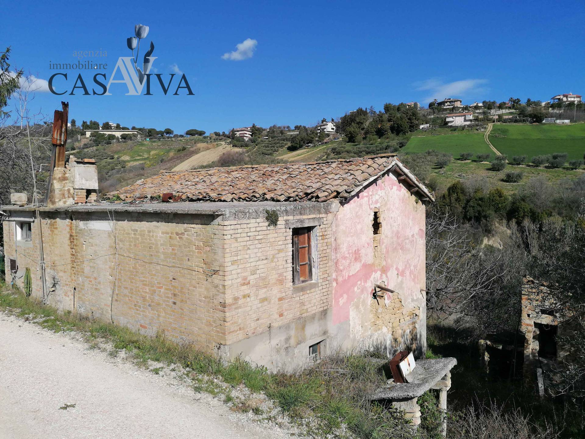 Rustico/Casale in vendita a Acquaviva Picena