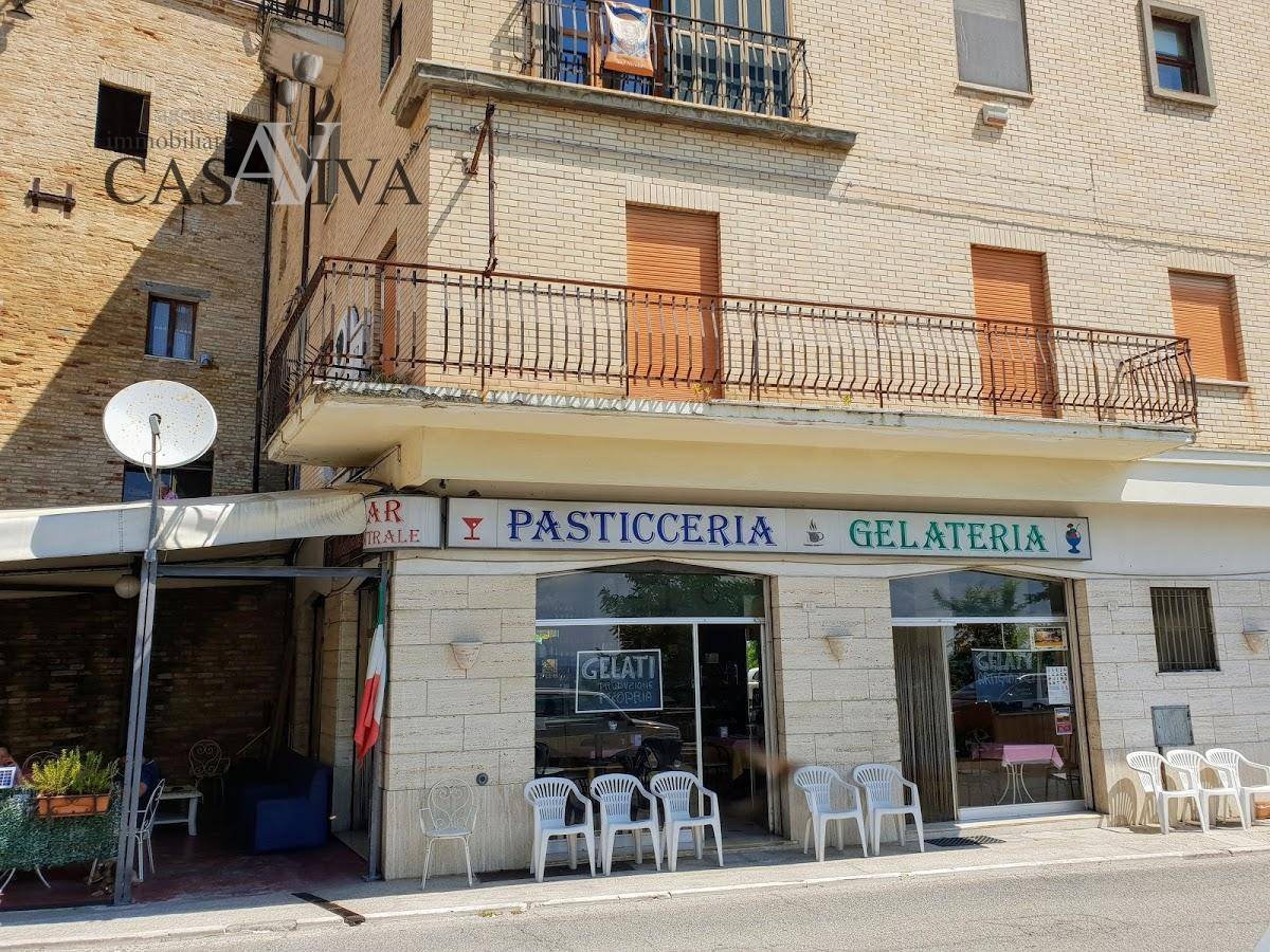 Locale Commerciale in vendita a Acquaviva Picena, Centrale