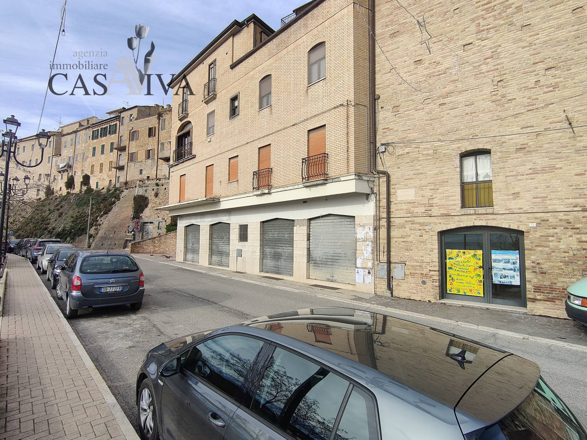 Locale Commerciale in vendita a Acquaviva Picena, Centrale