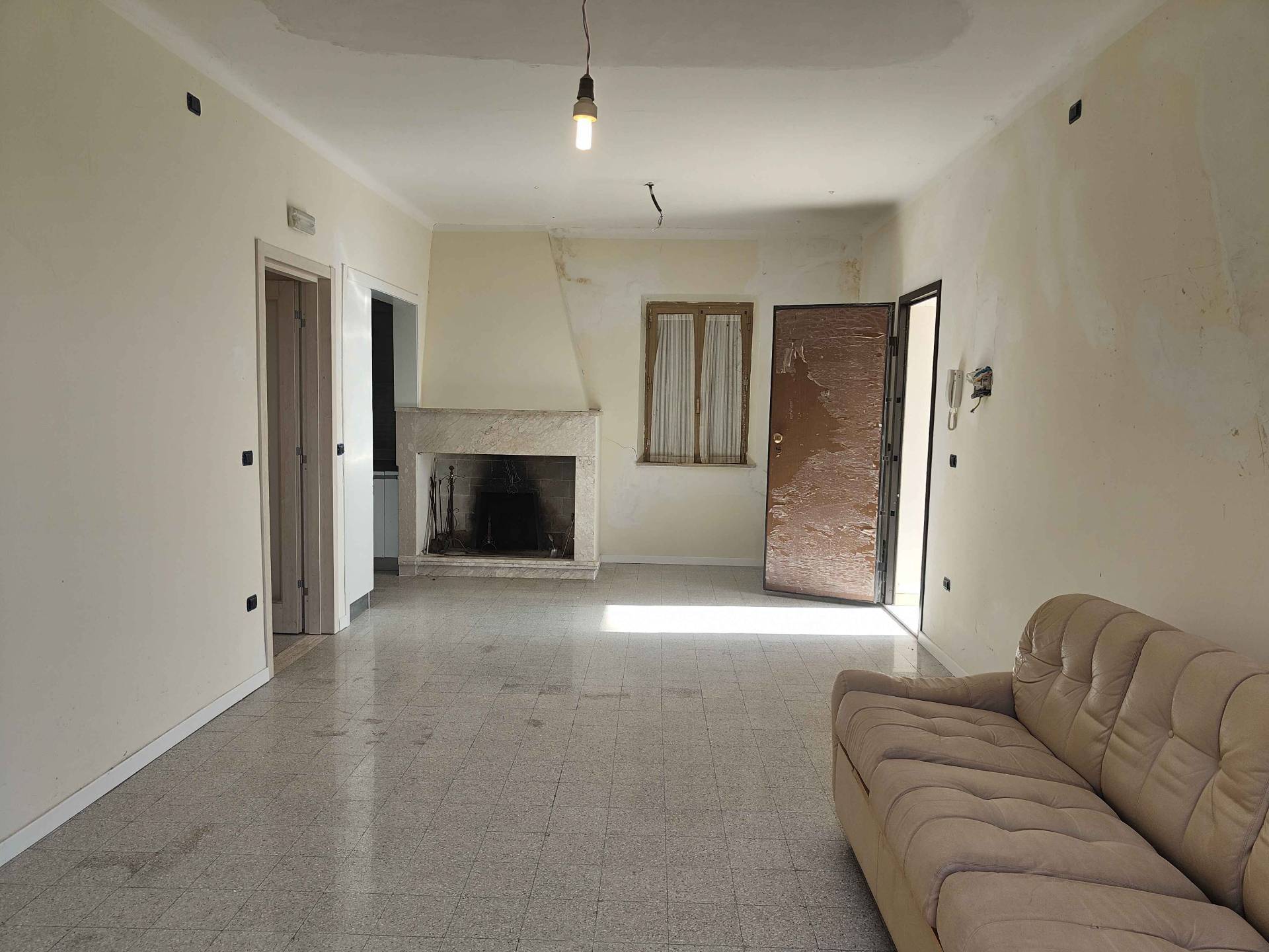 Rustico/Casale in vendita a Acquaviva Picena, Centrale