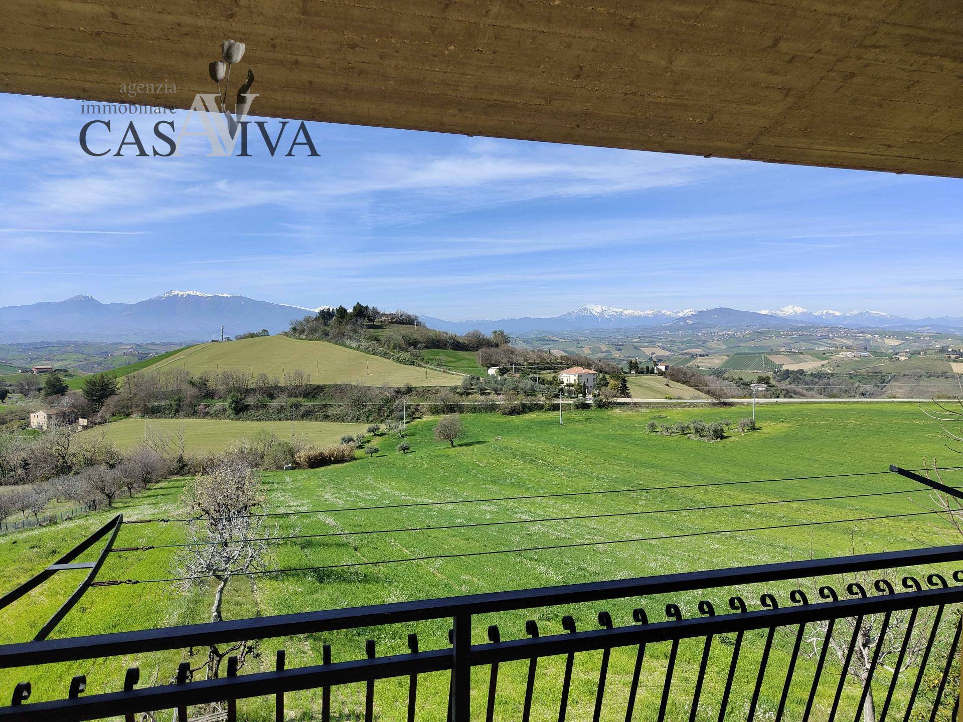 Rustico/Casale in vendita a Acquaviva Picena, Centrale