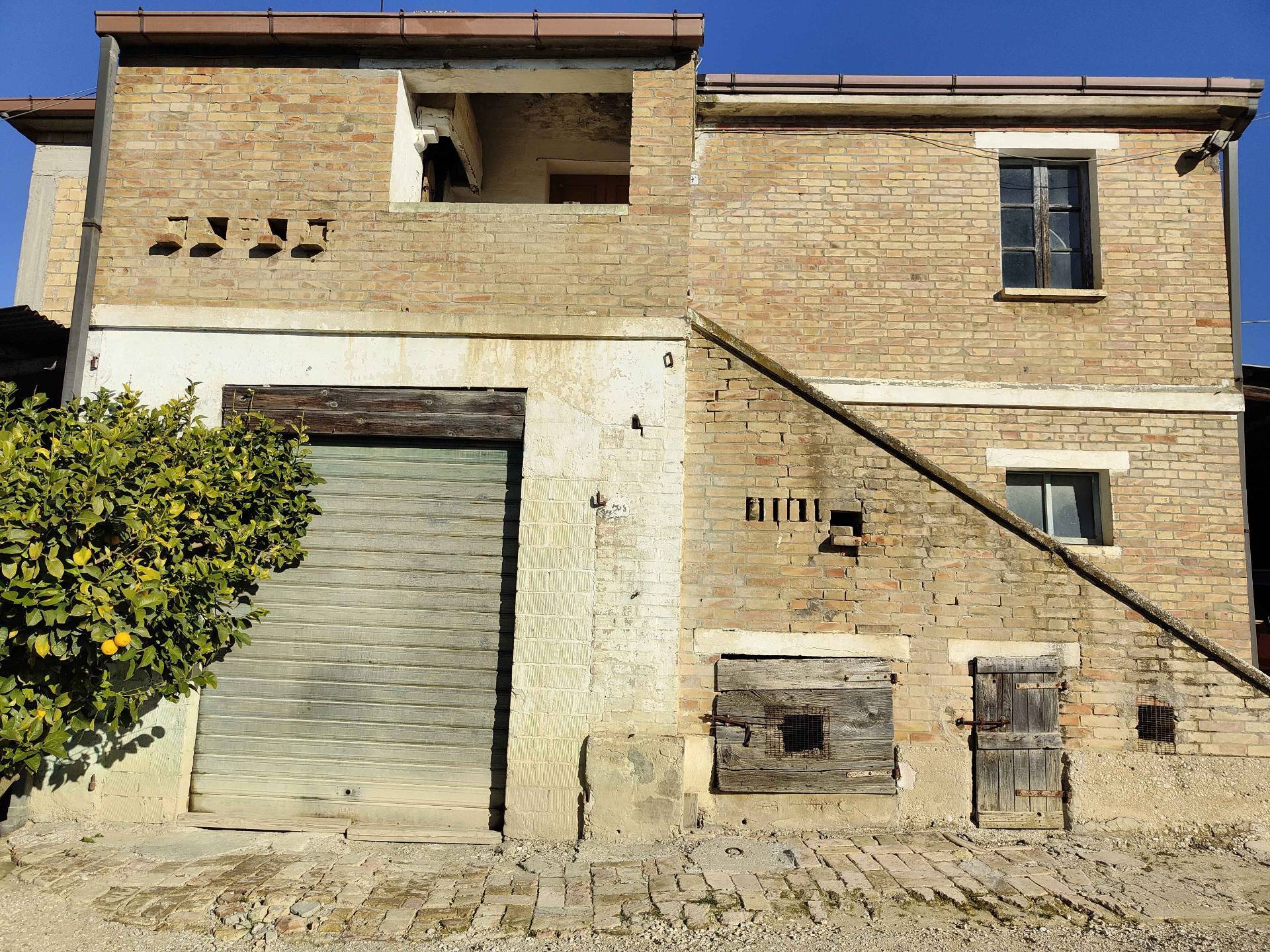 Rustico/Casale in vendita a Acquaviva Picena, Forola