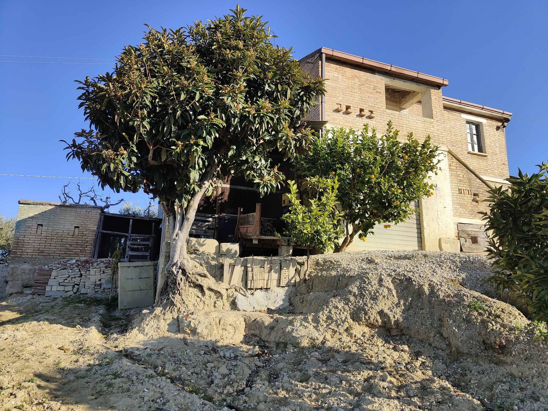 Rustico/Casale in vendita a Acquaviva Picena, Forola