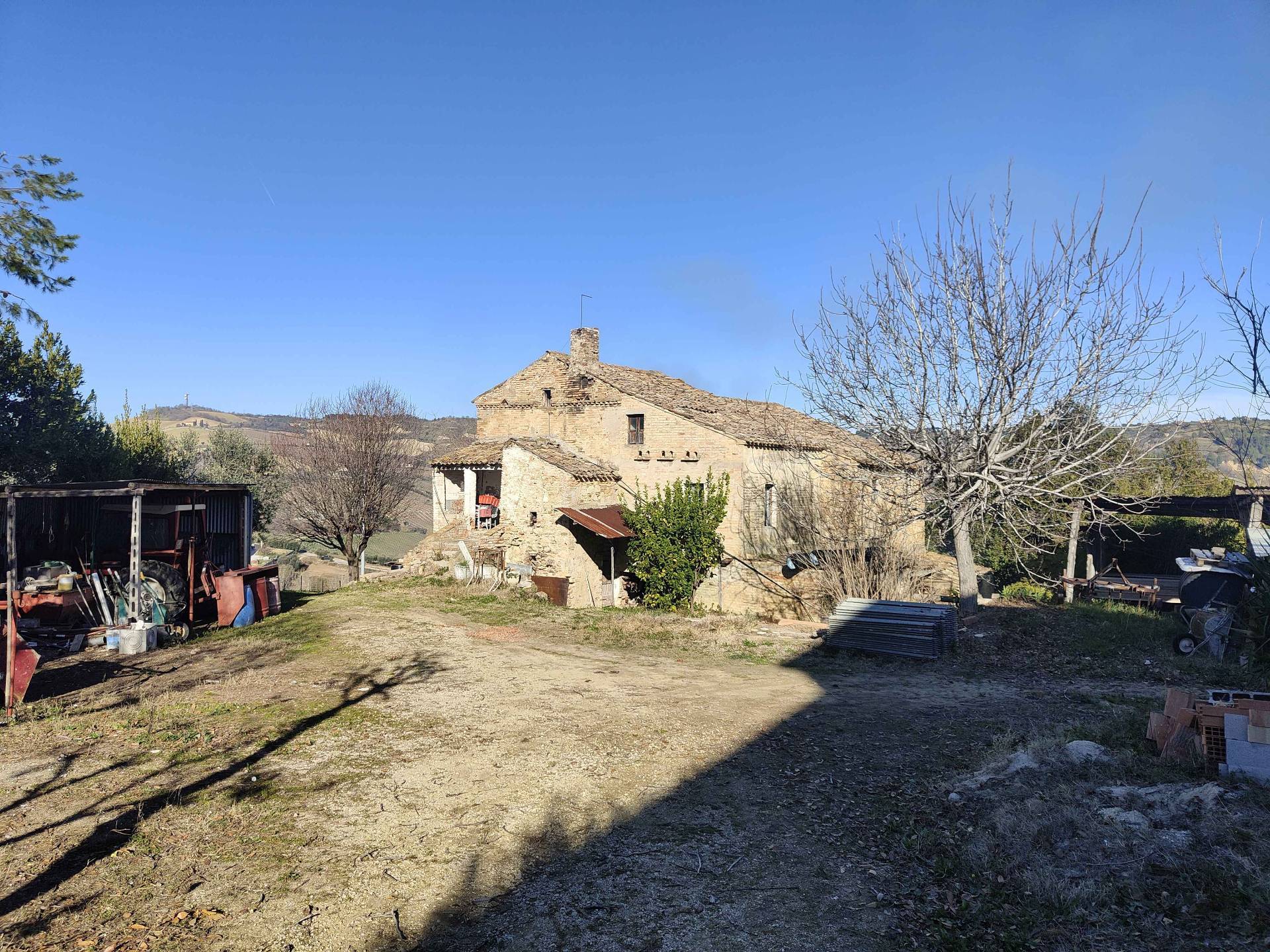 Rustico/Casale in vendita a Acquaviva Picena, Panoramica