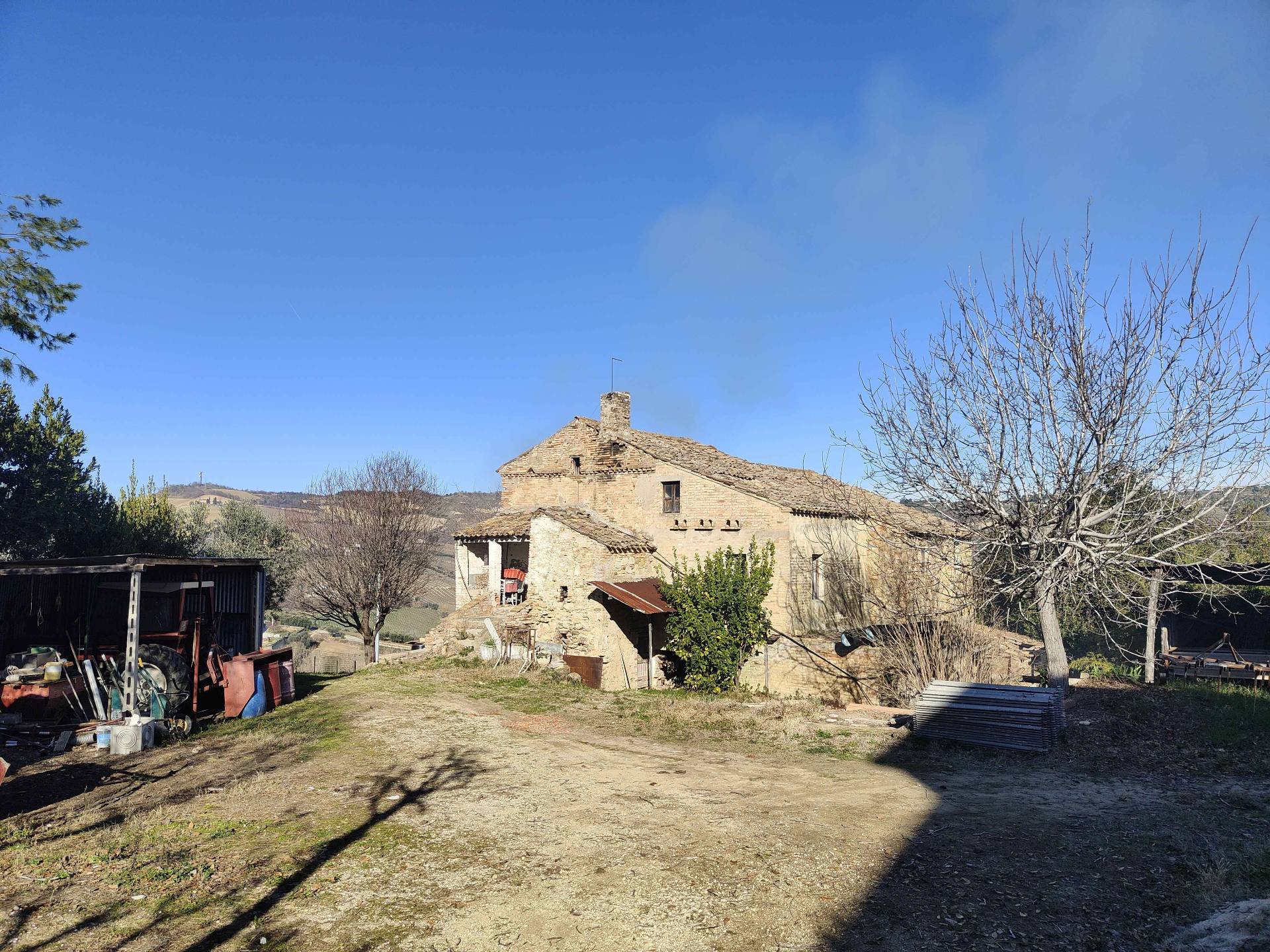 Rustico/Casale in vendita a Acquaviva Picena, Panoramica
