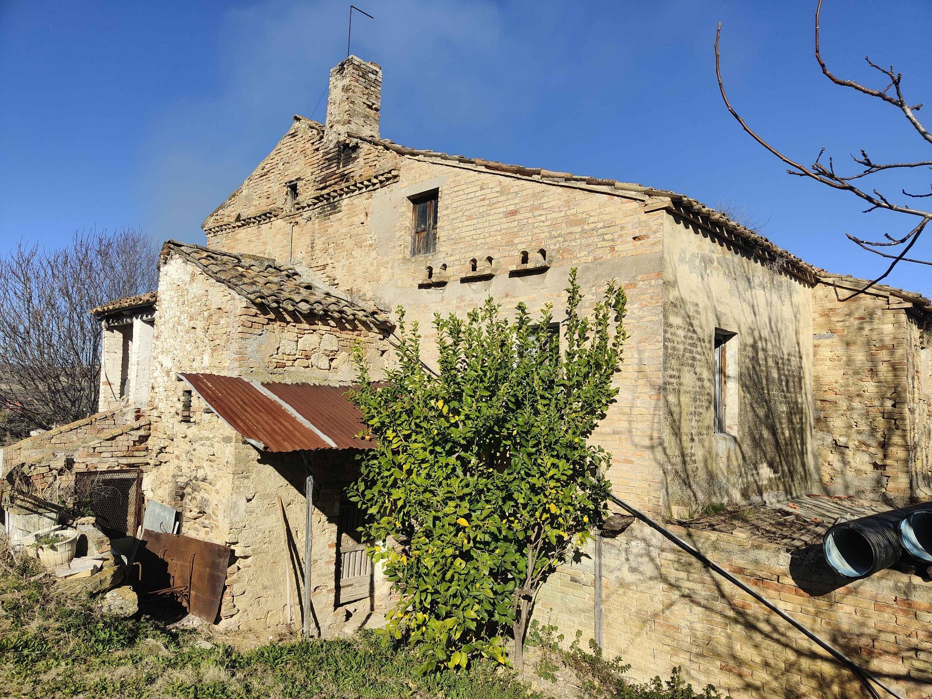 Rustico/Casale in vendita a Acquaviva Picena, Panoramica