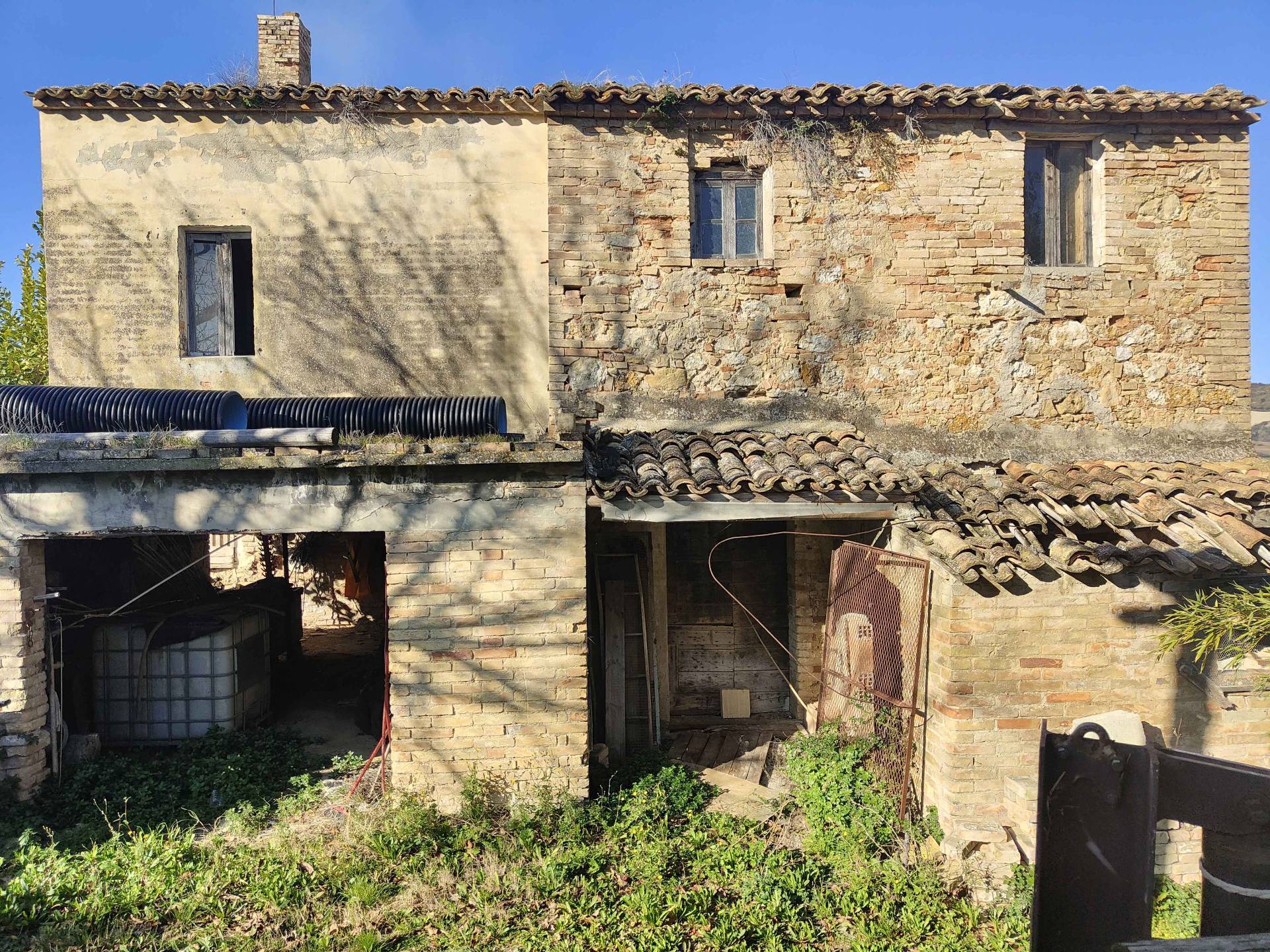 Rustico/Casale in vendita a Acquaviva Picena, Panoramica