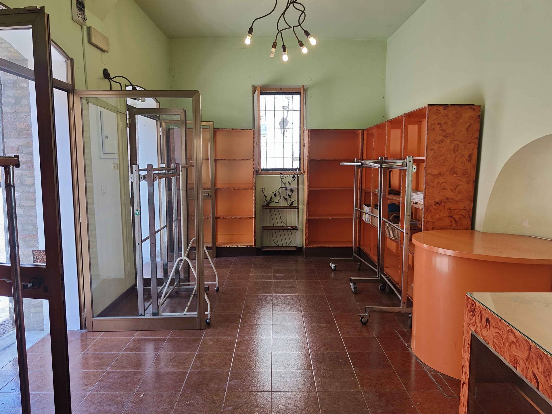 Negozio in vendita a Acquaviva Picena, Centro storico