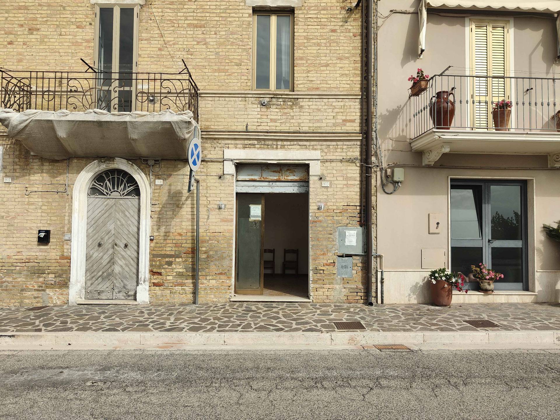 Studio/Ufficio in vendita a Acquaviva Picena, Centrale