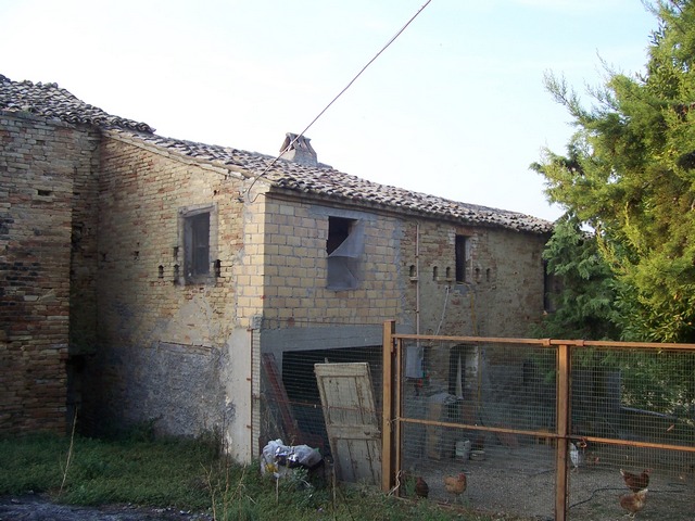 Rustico/Casale in vendita a Acquaviva Picena
