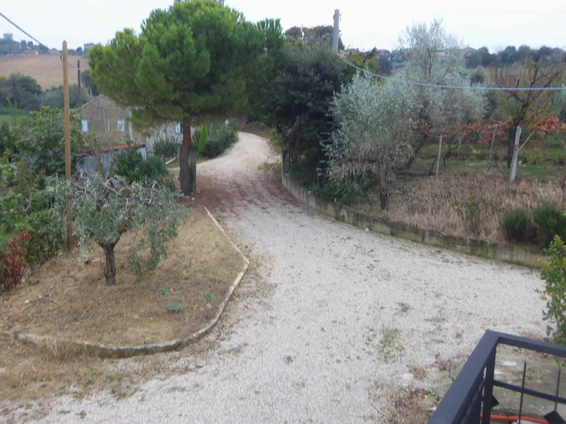 Rustico/Casale in vendita a Acquaviva Picena