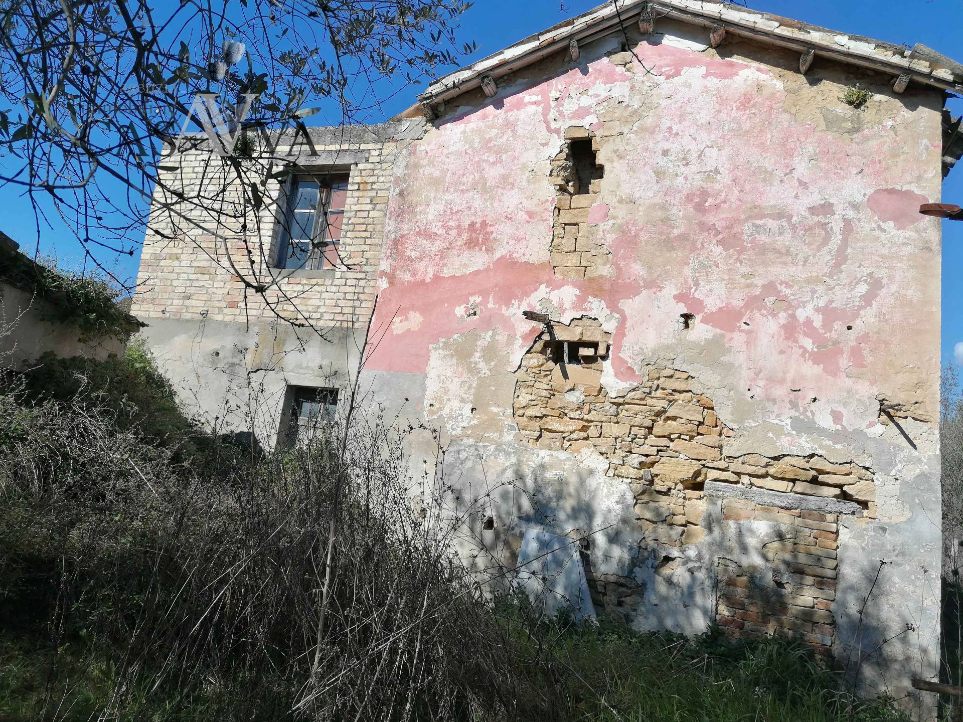 Rustico/Casale in vendita a Acquaviva Picena