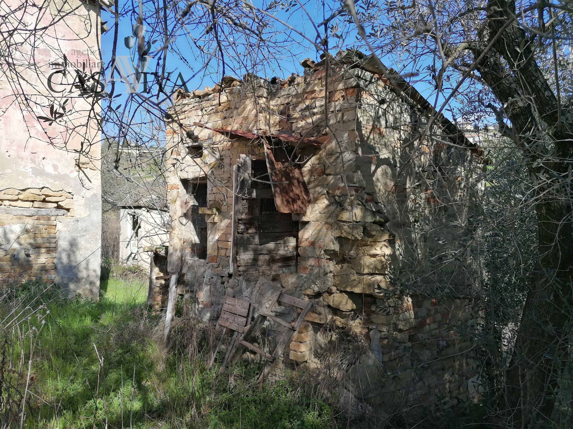 Rustico/Casale in vendita a Acquaviva Picena