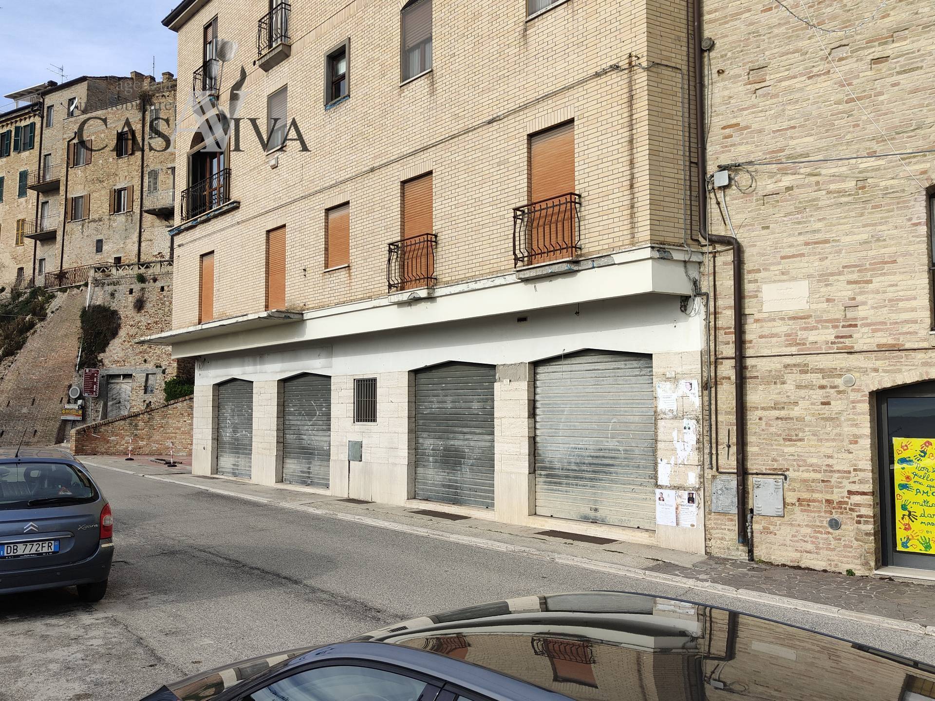 Locale Commerciale in vendita a Acquaviva Picena, Centrale