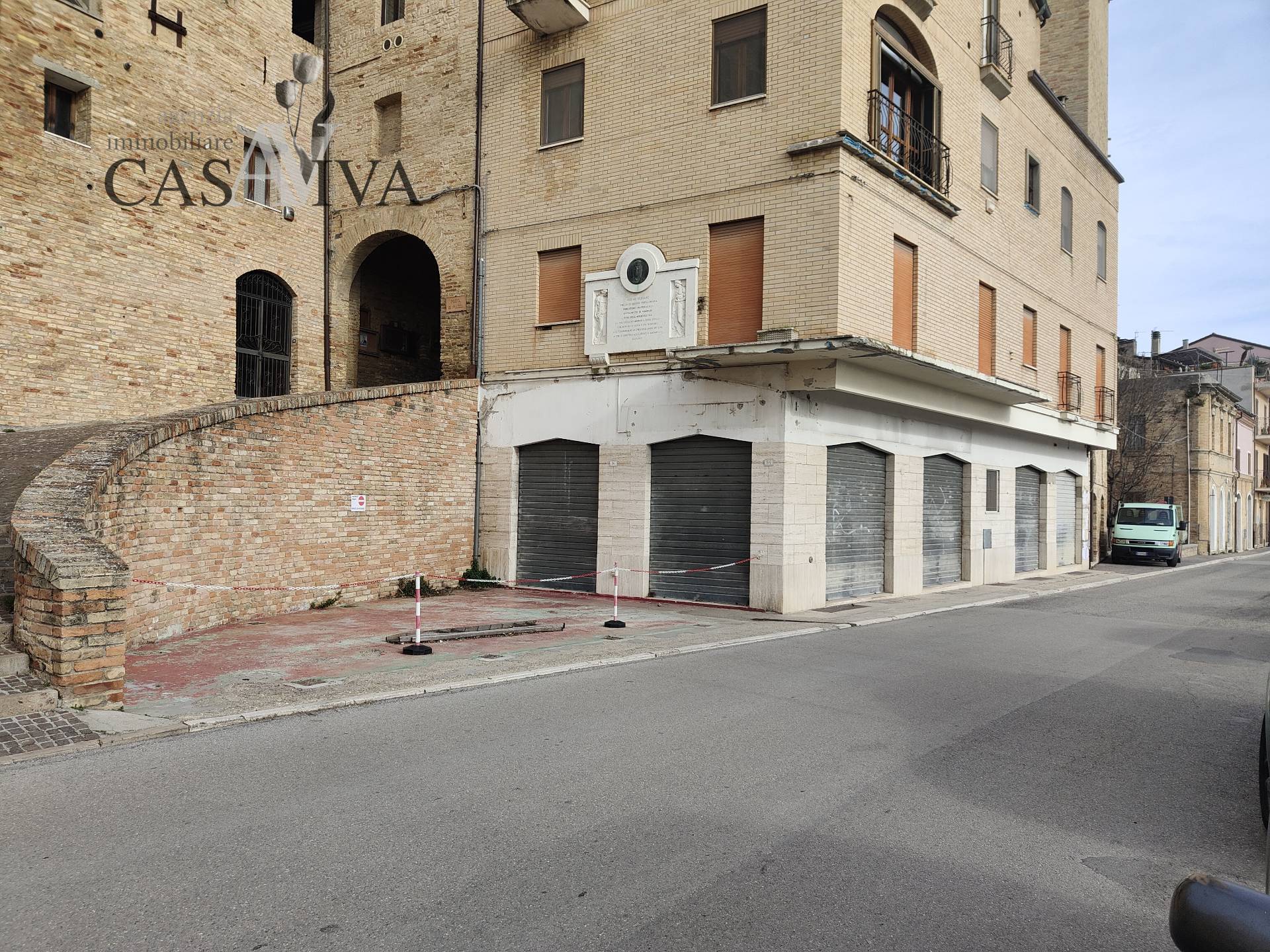 Locale Commerciale in vendita a Acquaviva Picena, Centrale