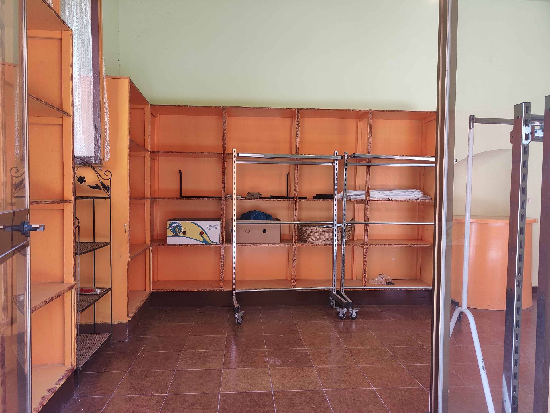 Negozio in vendita a Acquaviva Picena, Centro storico