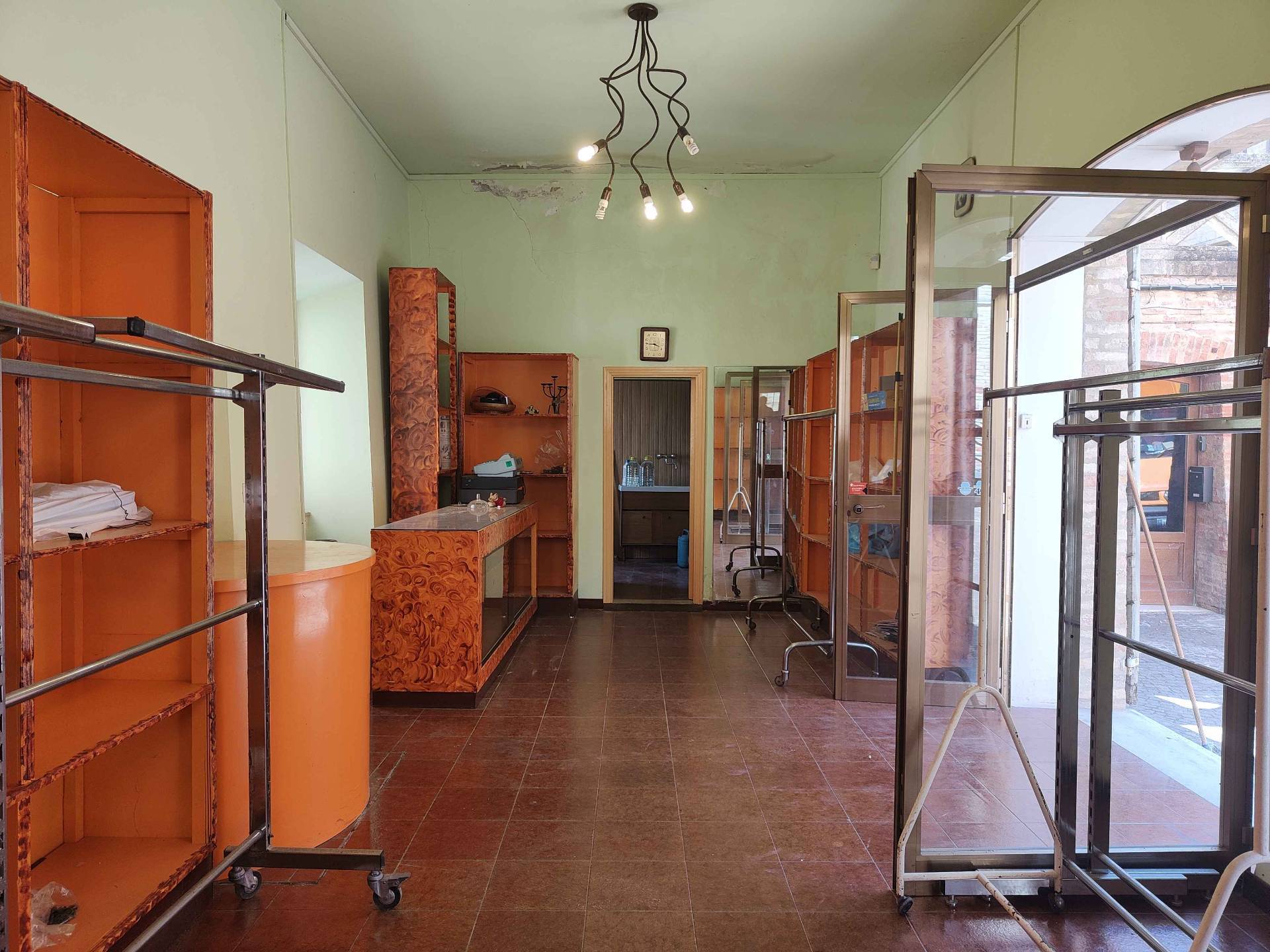 Negozio in vendita a Acquaviva Picena, Centro storico