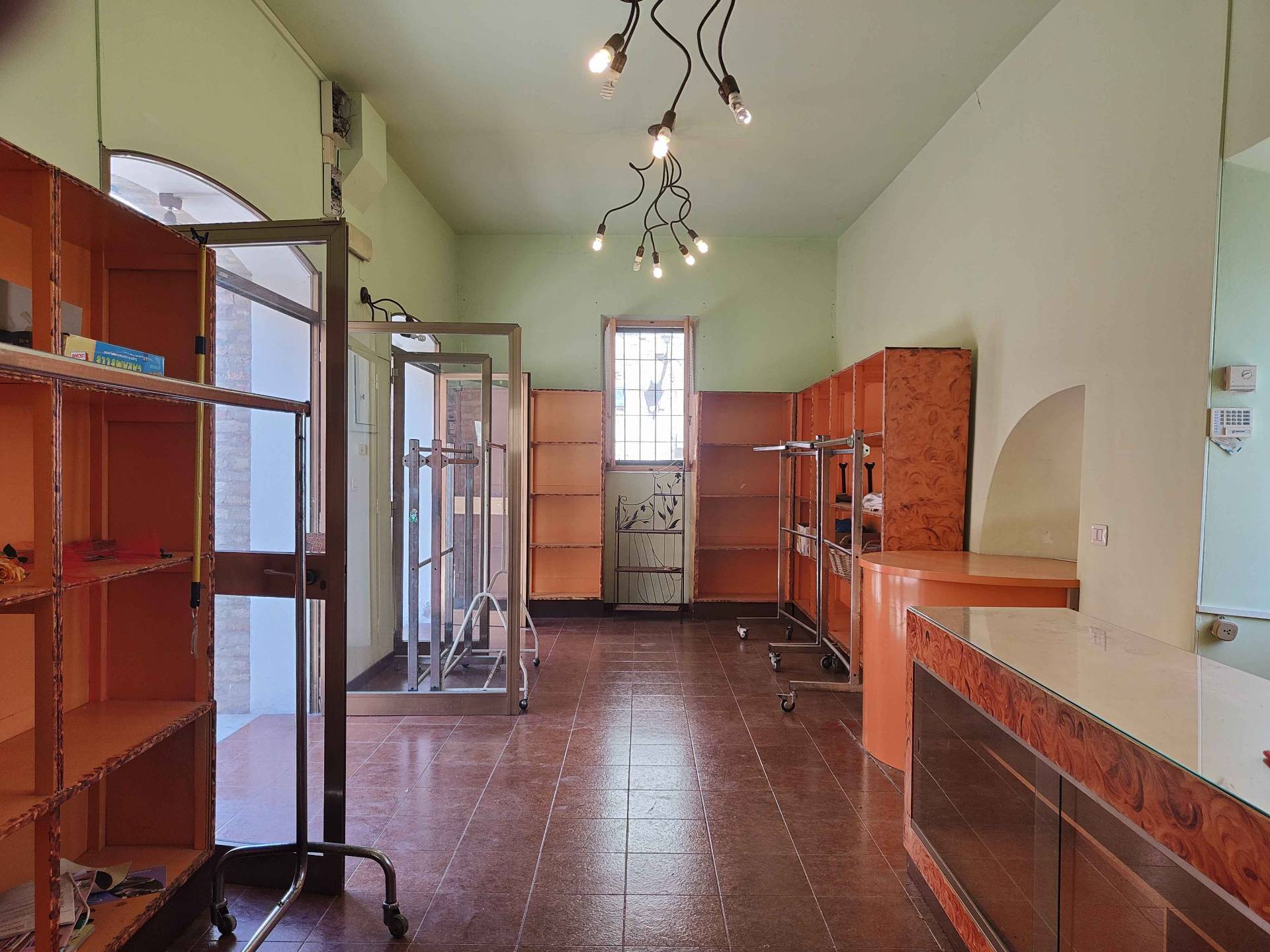 Negozio in vendita a Acquaviva Picena, Centro storico