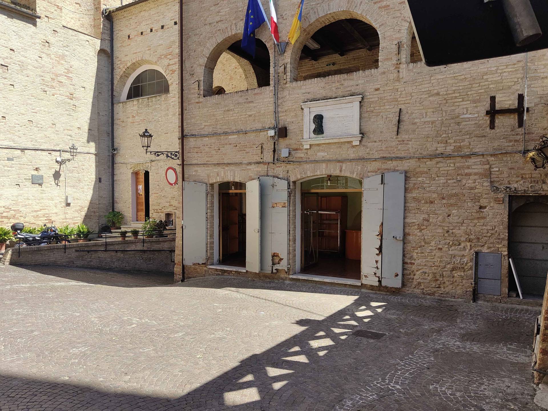 Negozio in vendita a Acquaviva Picena, Centro storico