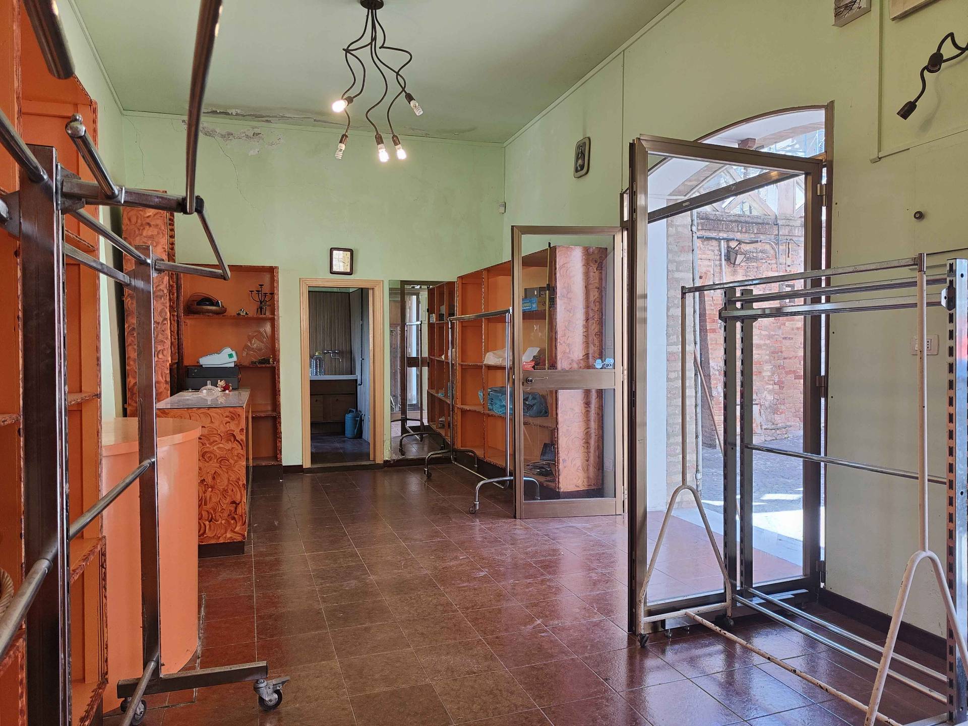 Negozio in vendita a Acquaviva Picena, Centro storico