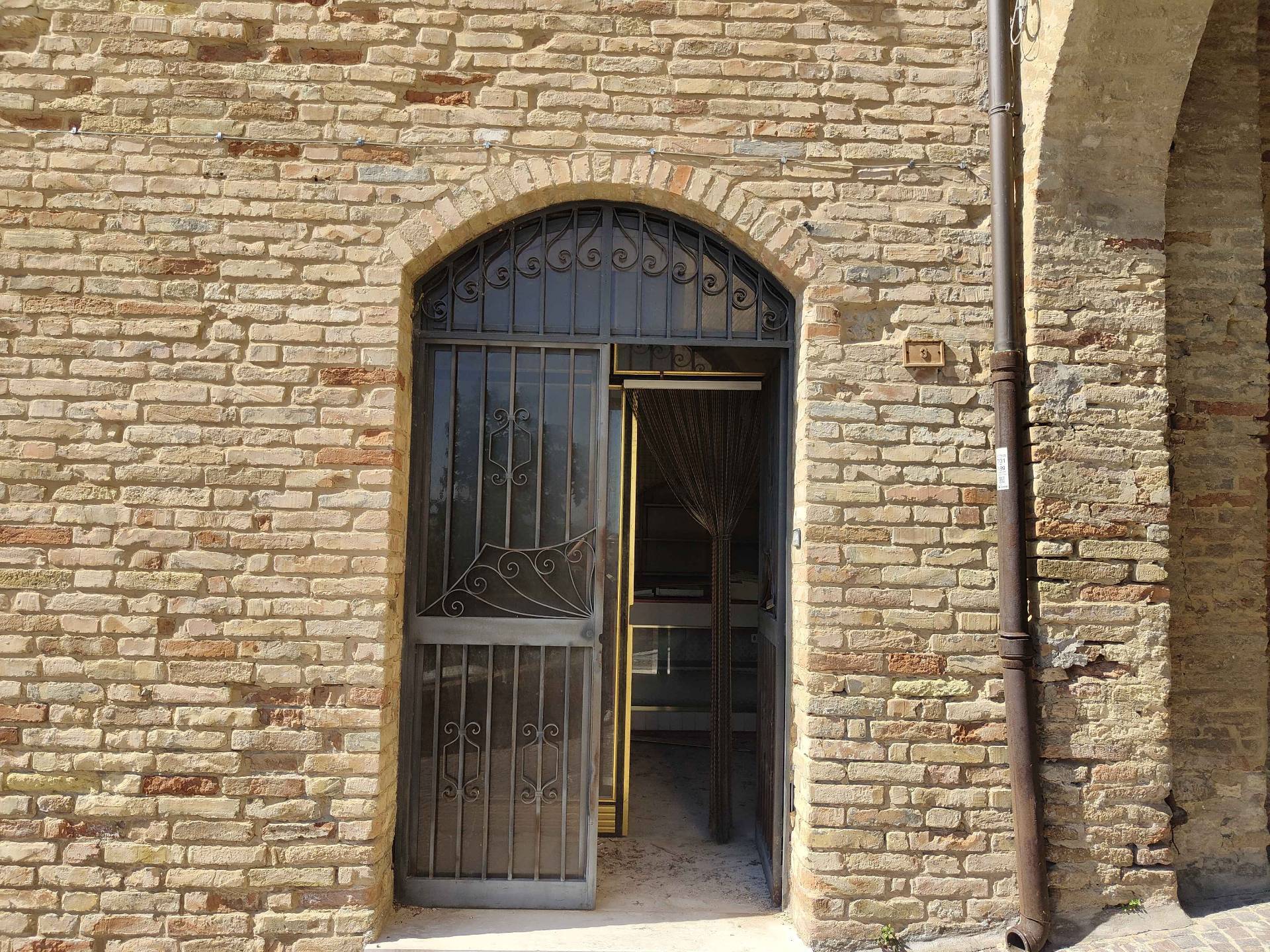 Negozio in vendita a Acquaviva Picena, Centro storico
