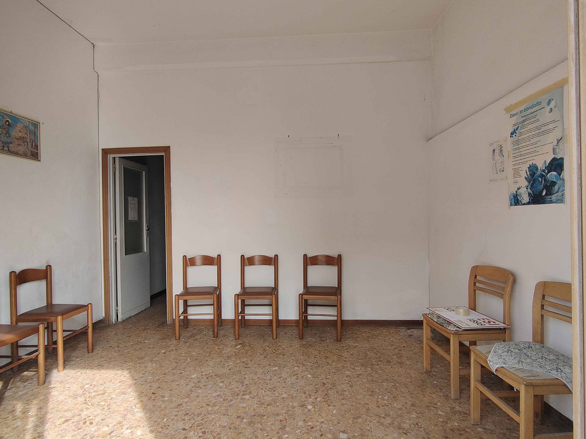 Box o garage in vendita a Acquaviva Picena, Centrale