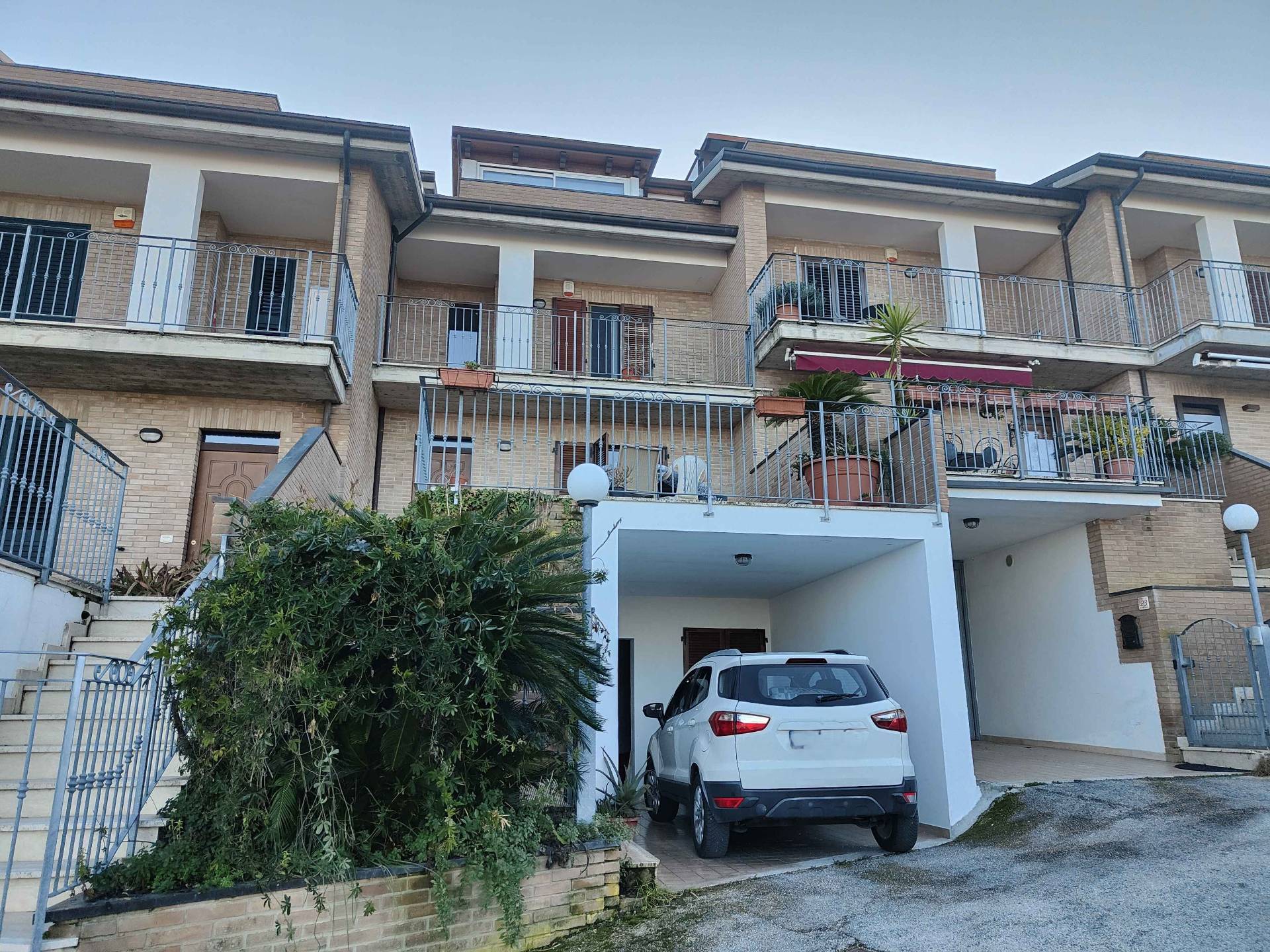 Villetta a schiera in vendita a Acquaviva Picena, Panoramica