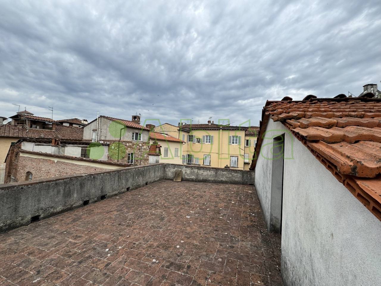 Appartamento con terrazzo, Lucca centro storico