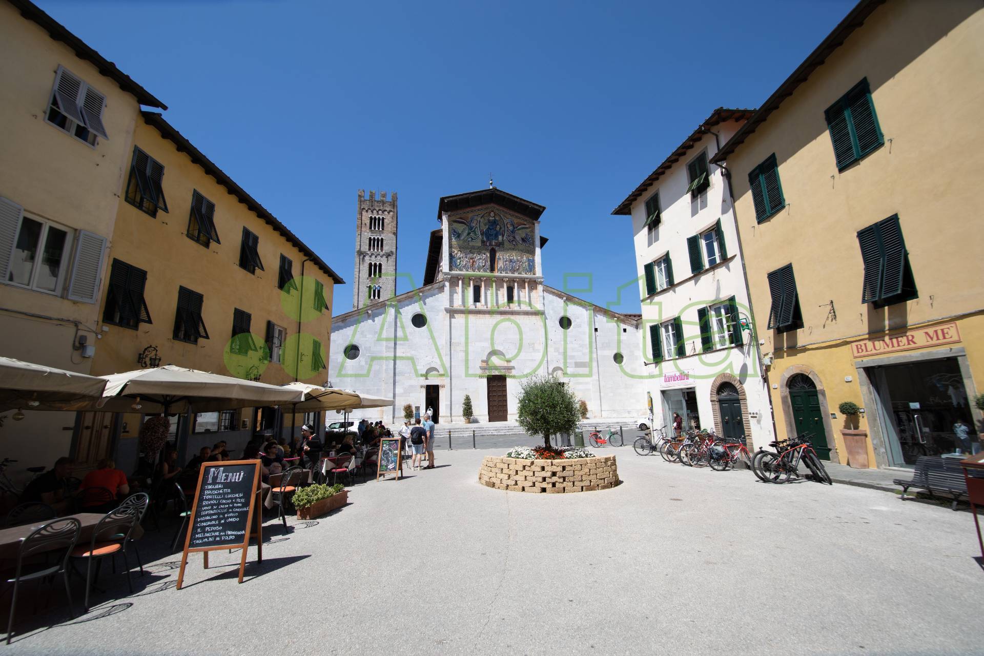 Locale commerciale in vendita a Lucca, San Concordio Contrada