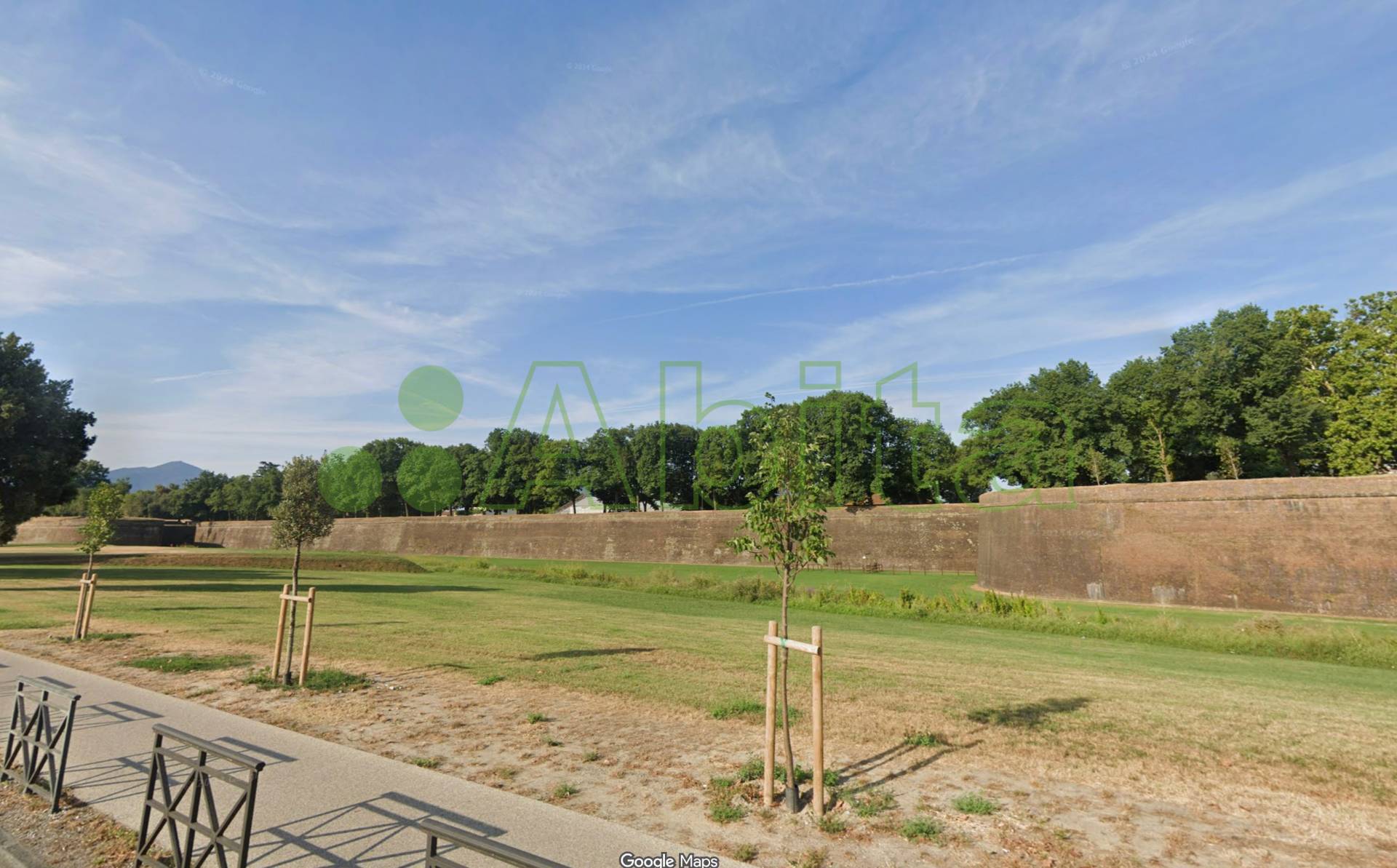 Locale commerciale in vendita a Lucca, San Marco