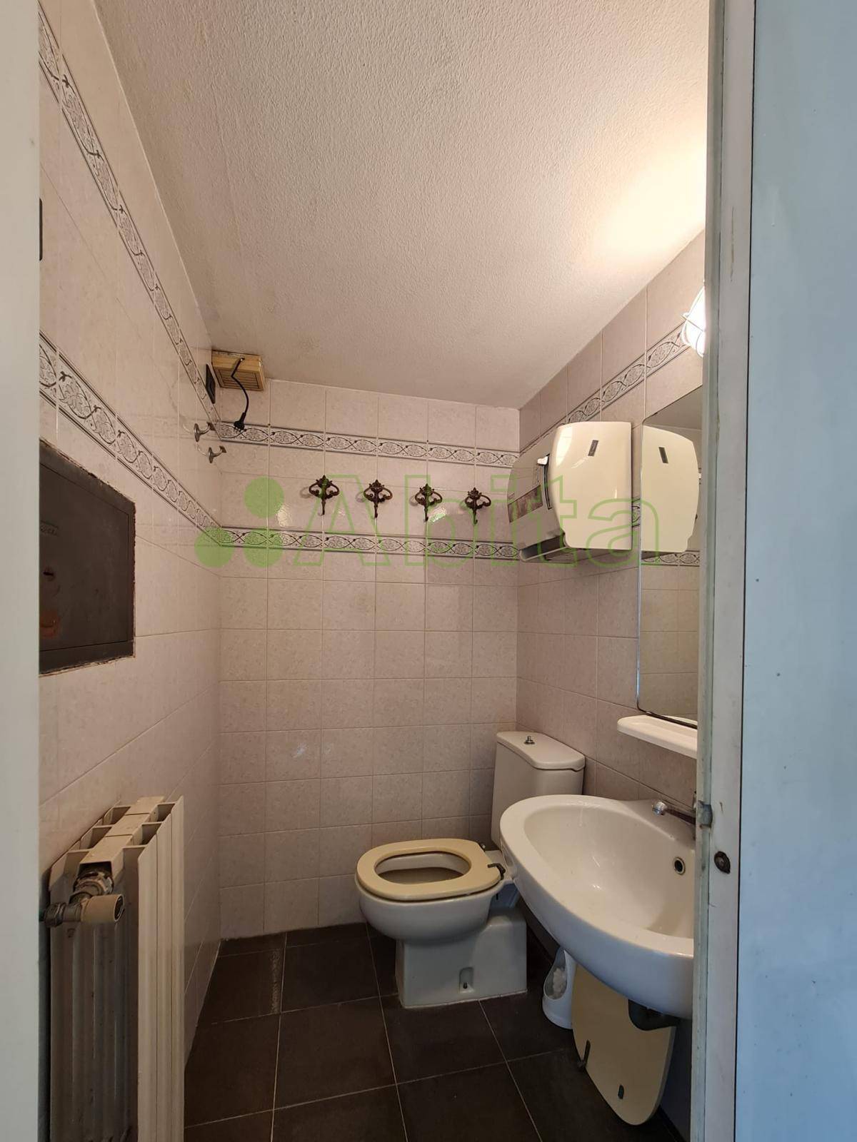 Locale commerciale in affitto a Lucca, San Marco