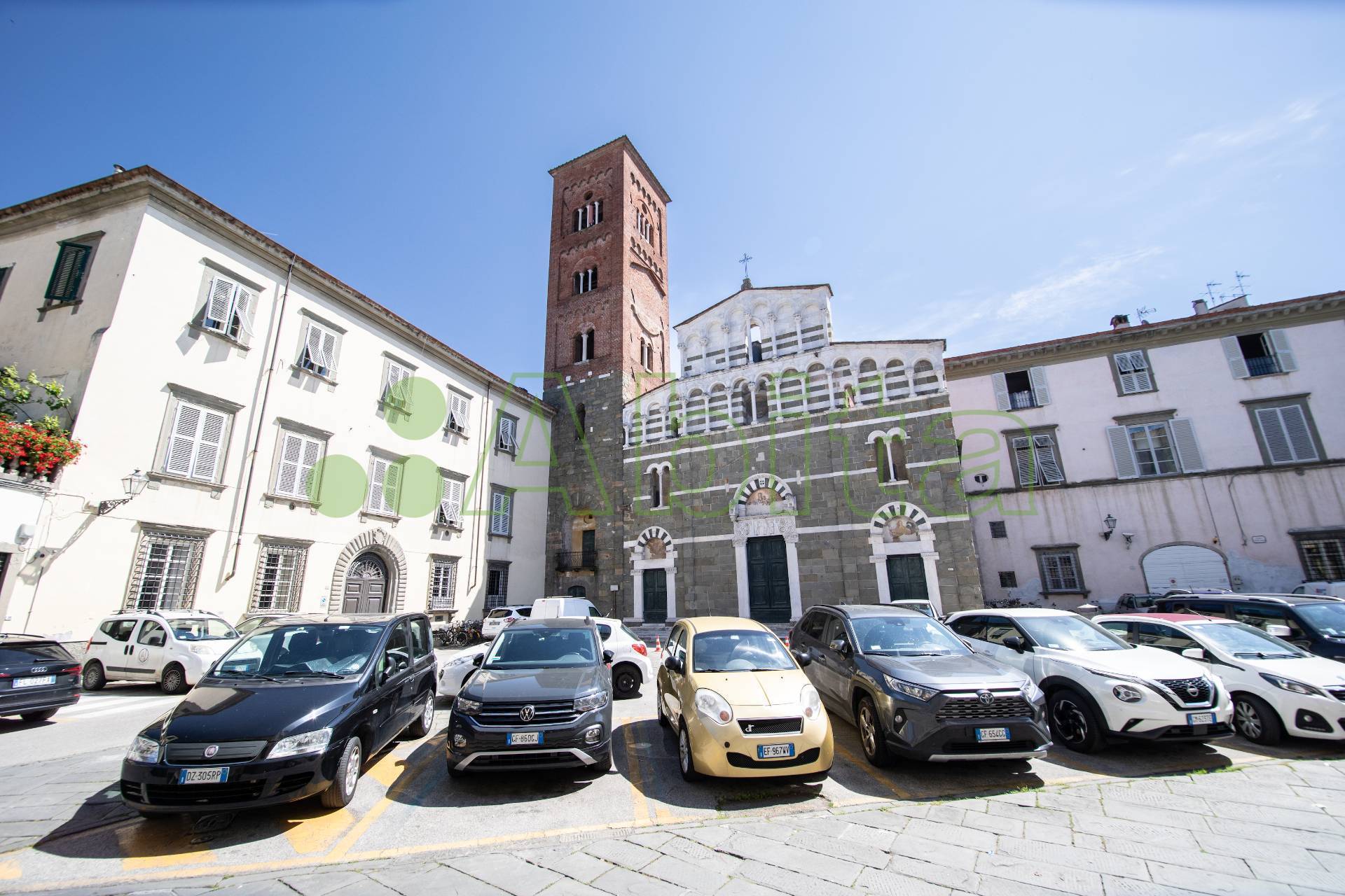 Locale commerciale in affitto a Lucca, Centro storico