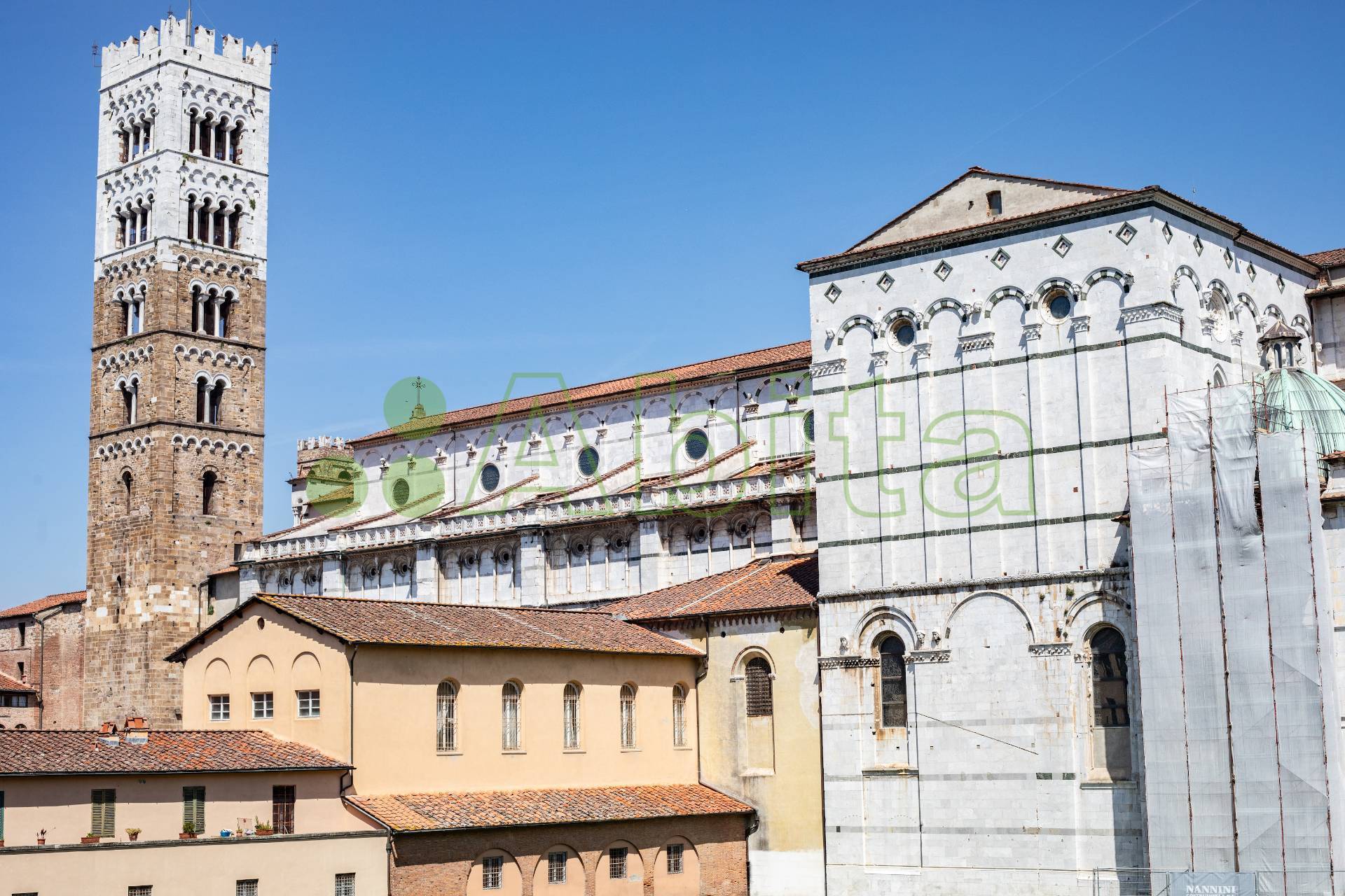 Locale commerciale in affitto a Lucca, Centro storico