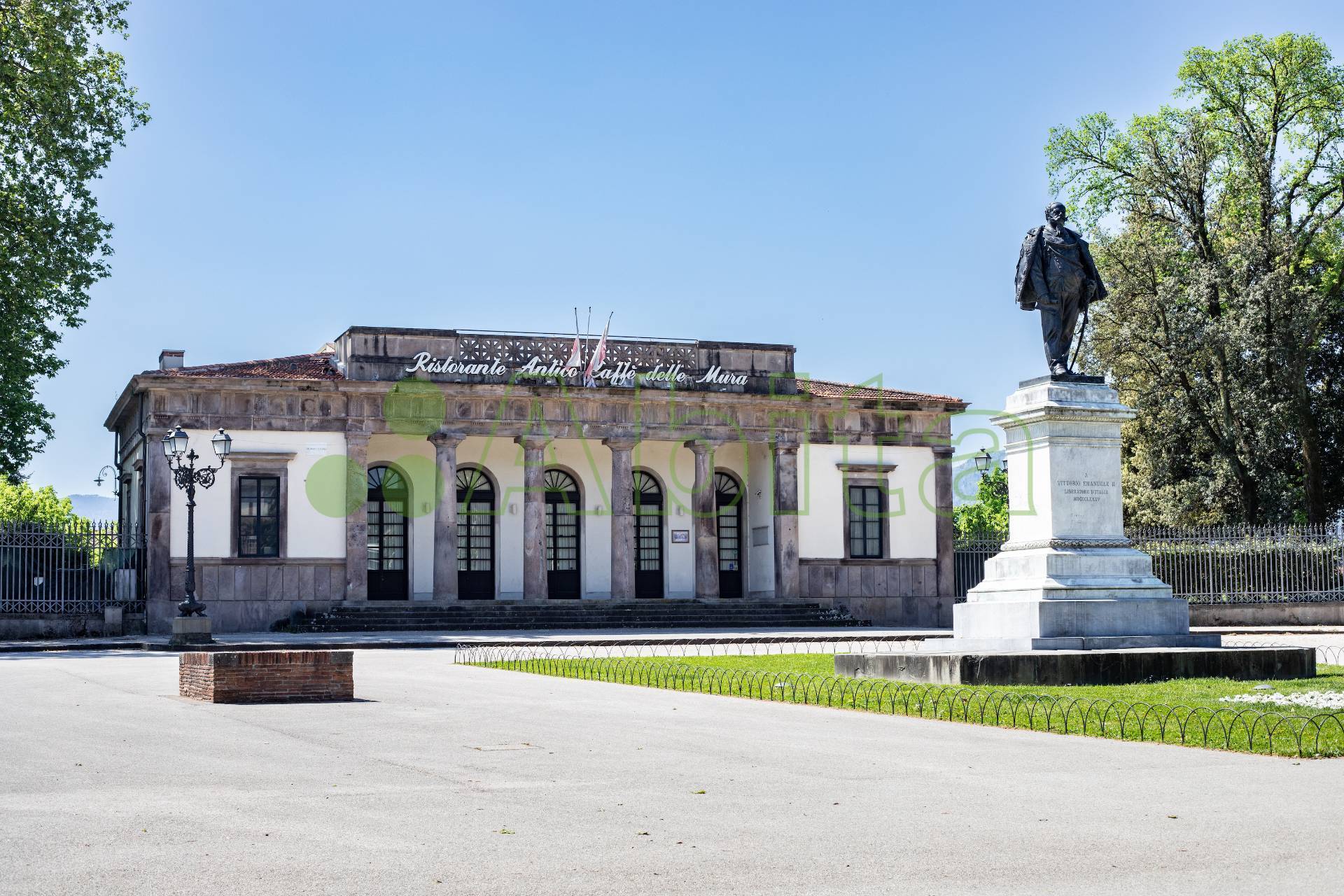 Locale commerciale in affitto a Lucca, Centro storico