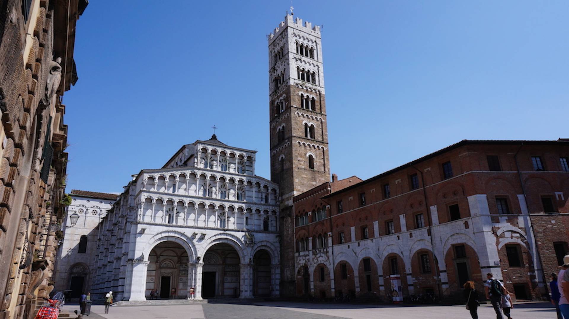 Locale commerciale in affitto a Lucca, Centro storico