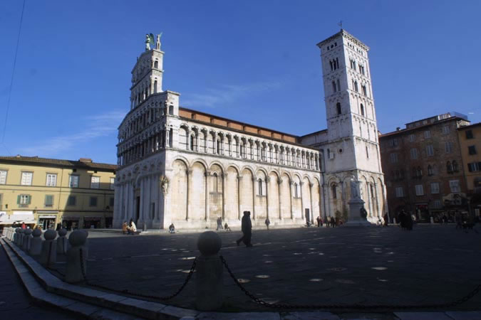 Locale commerciale in vendita a Lucca, San Concordio Contrada