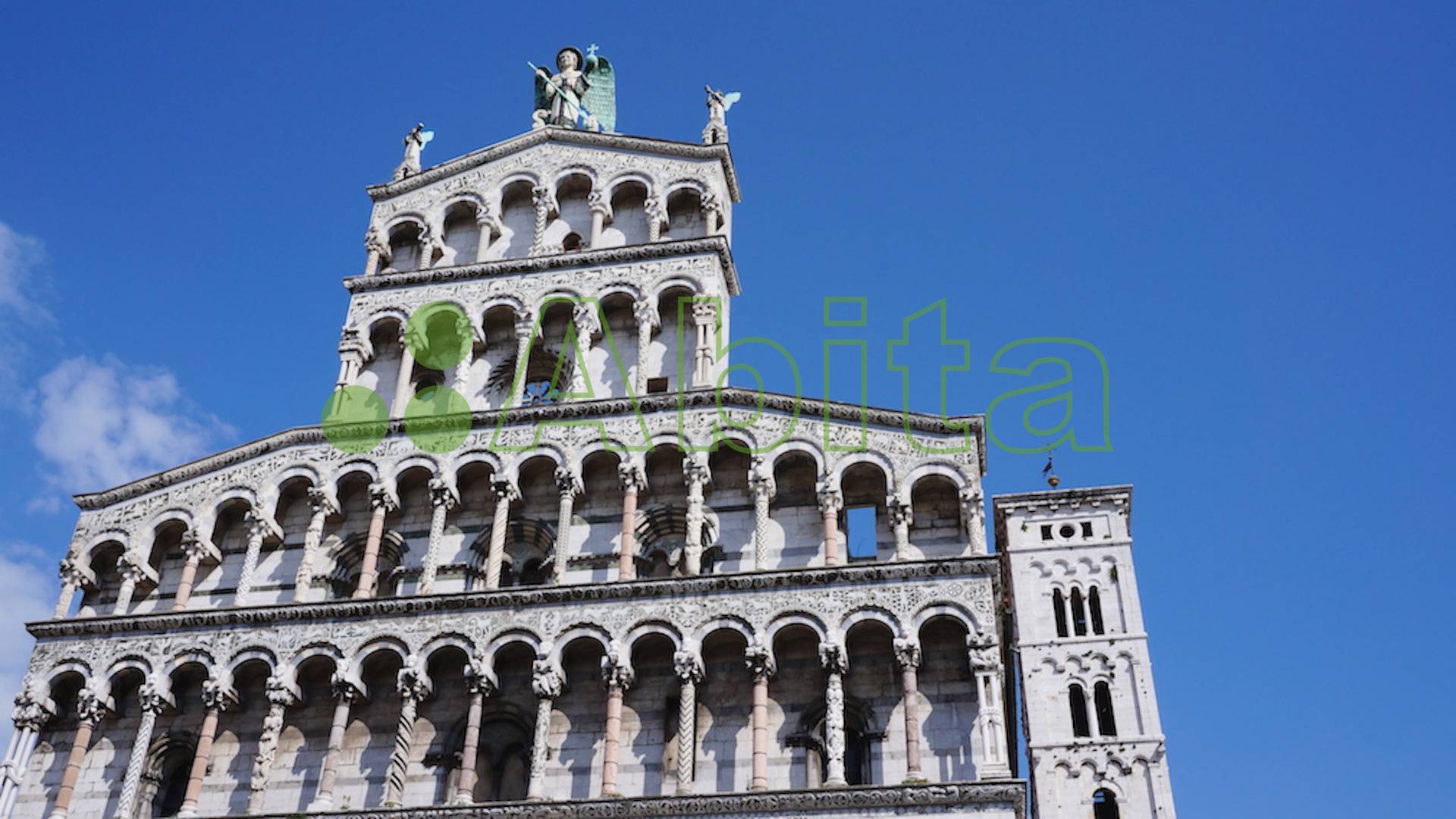Locale commerciale in vendita a Lucca, Centro storico