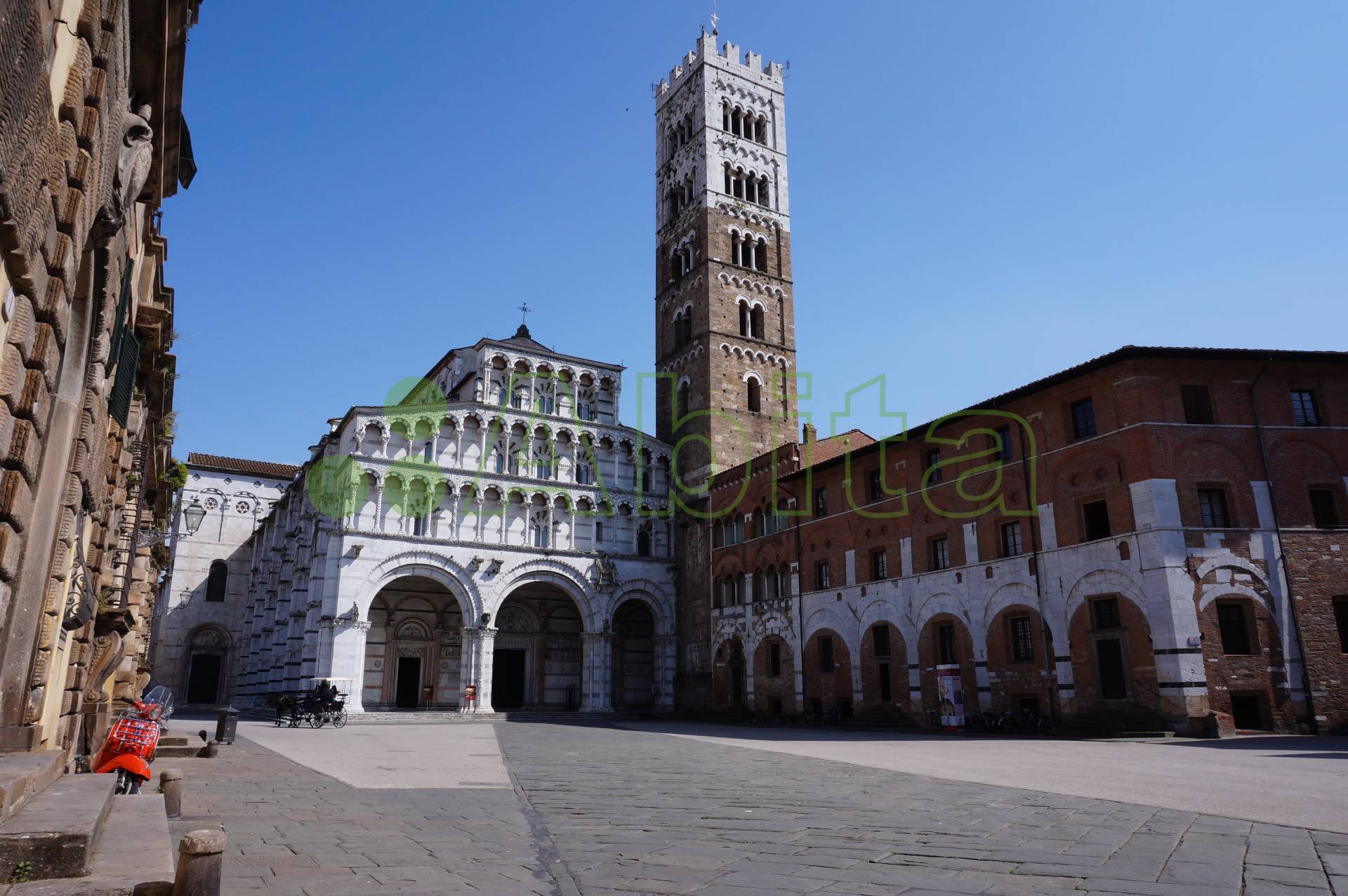 Locale commerciale in vendita a Lucca, Centro storico