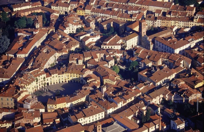 Locale commerciale in vendita a Lucca, San Concordio Contrada