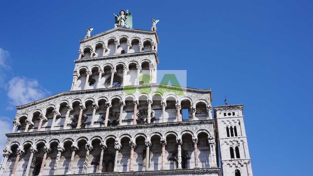 Locale commerciale in vendita a Lucca, San Concordio Contrada