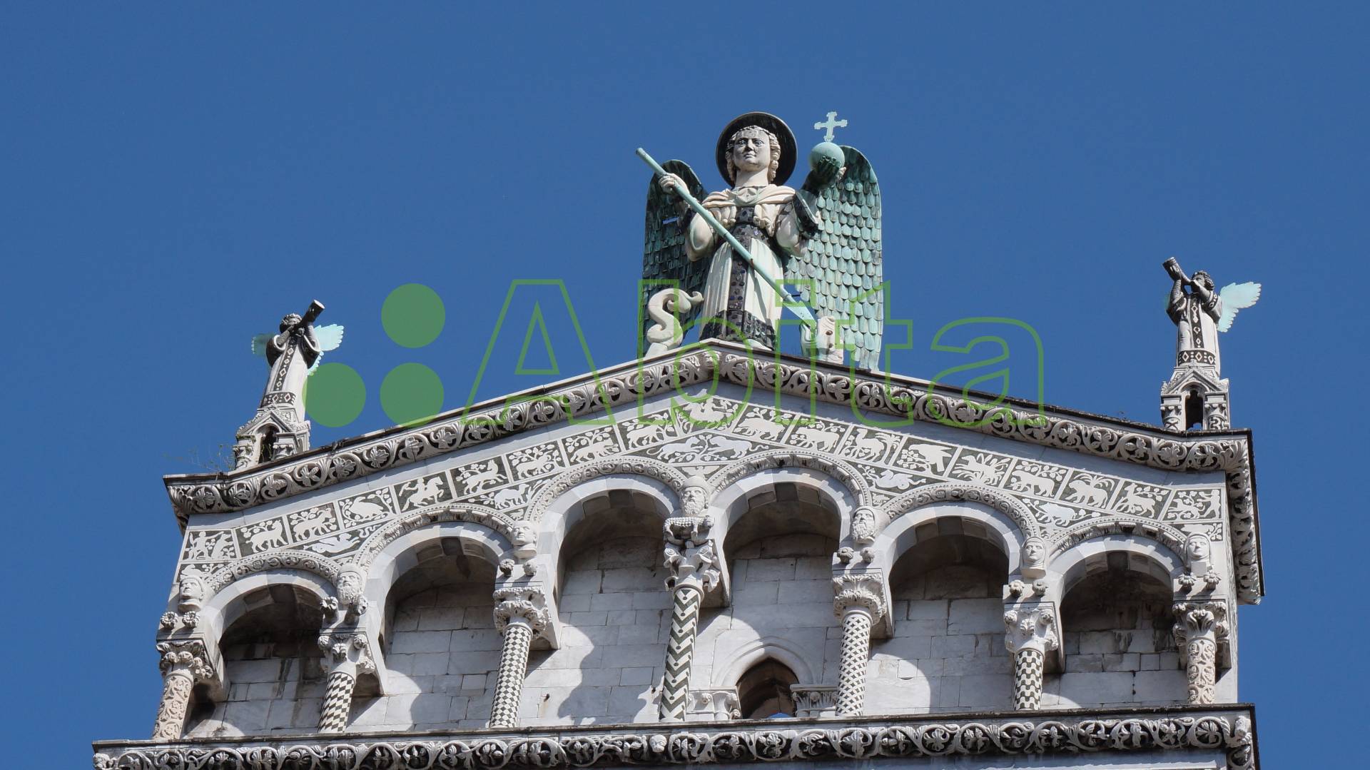 Locale commerciale in vendita a Lucca, Centro storico