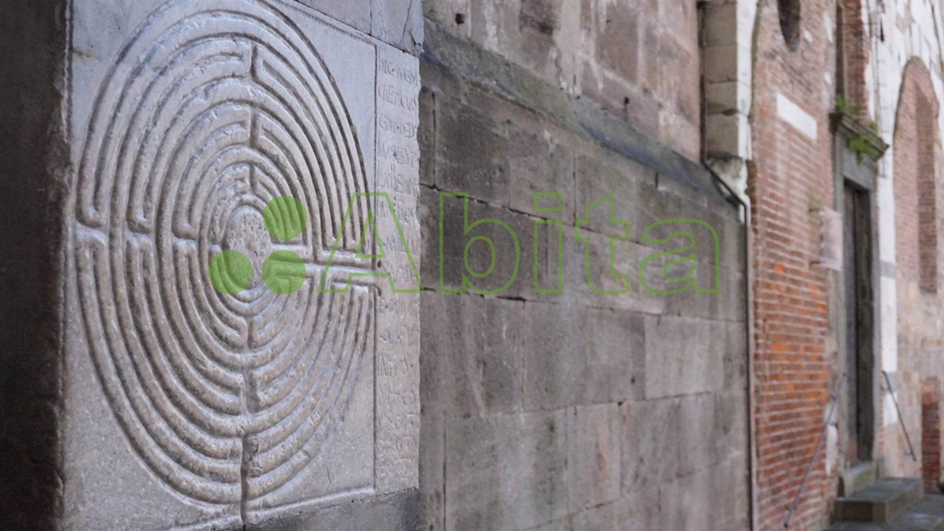 Locale commerciale in vendita a Lucca, Centro storico