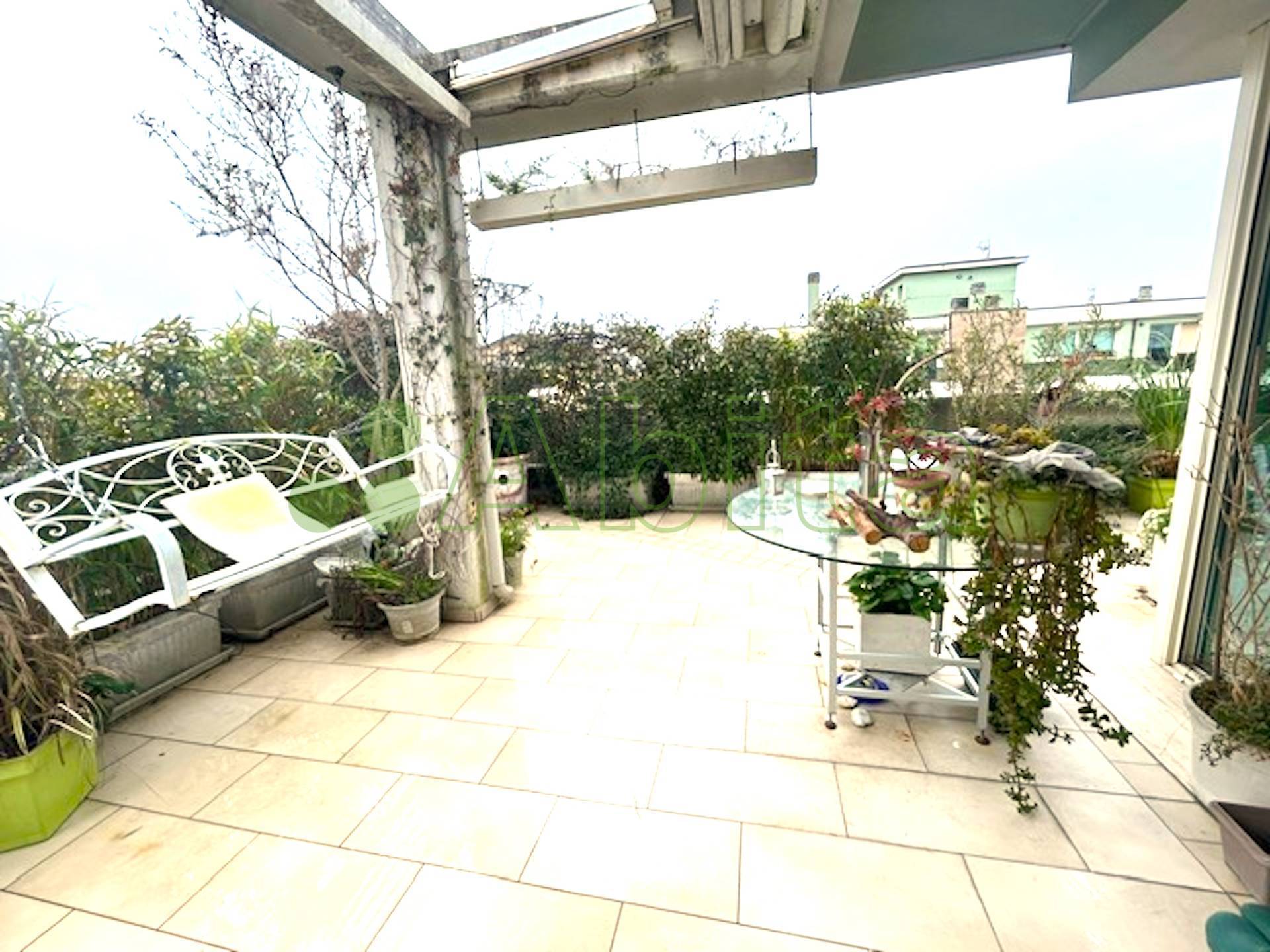 Attico in vendita a Lucca, San Donato