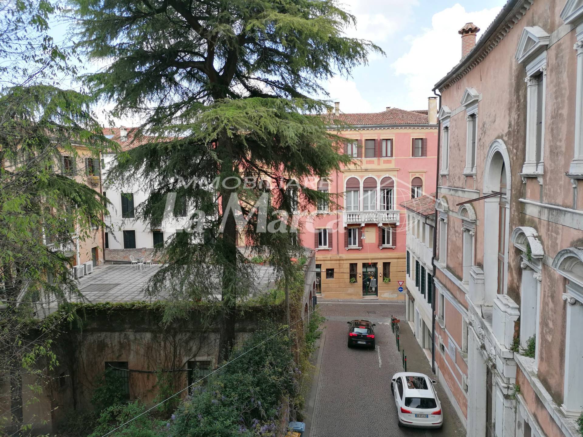 Appartamento con terrazzo, Treviso centro storico