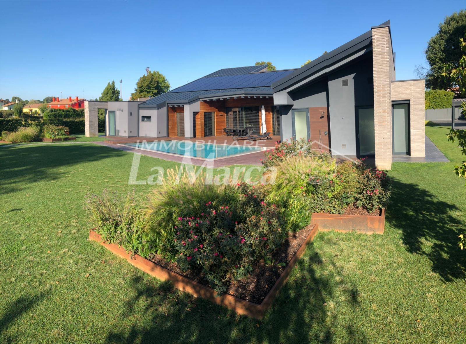 VILLA SINGOLA in vendita a Treviso